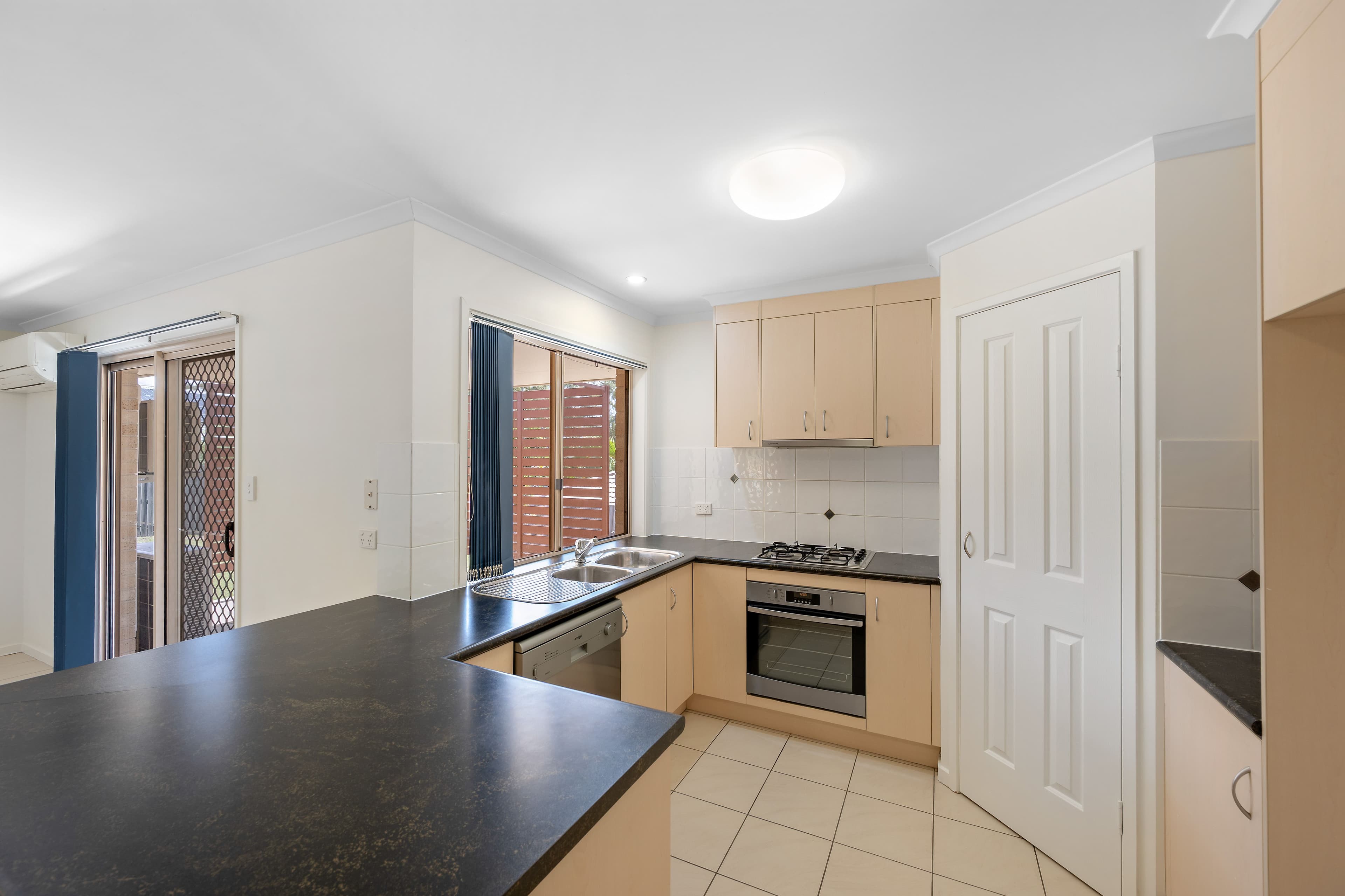 12 Skyline Drive , New Auckland QLD 4680, New Auckland - Thumbnail 3