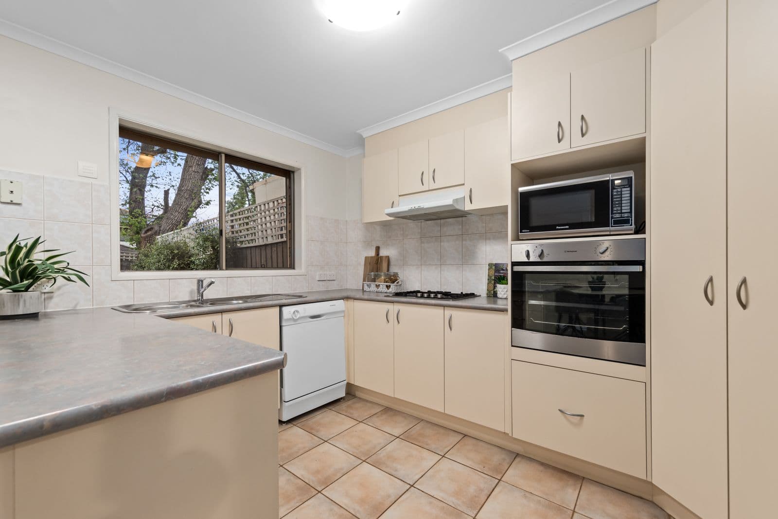 13 Peppermint Grove , Box Hill South VIC 3128, Box Hill South - Thumbnail 3