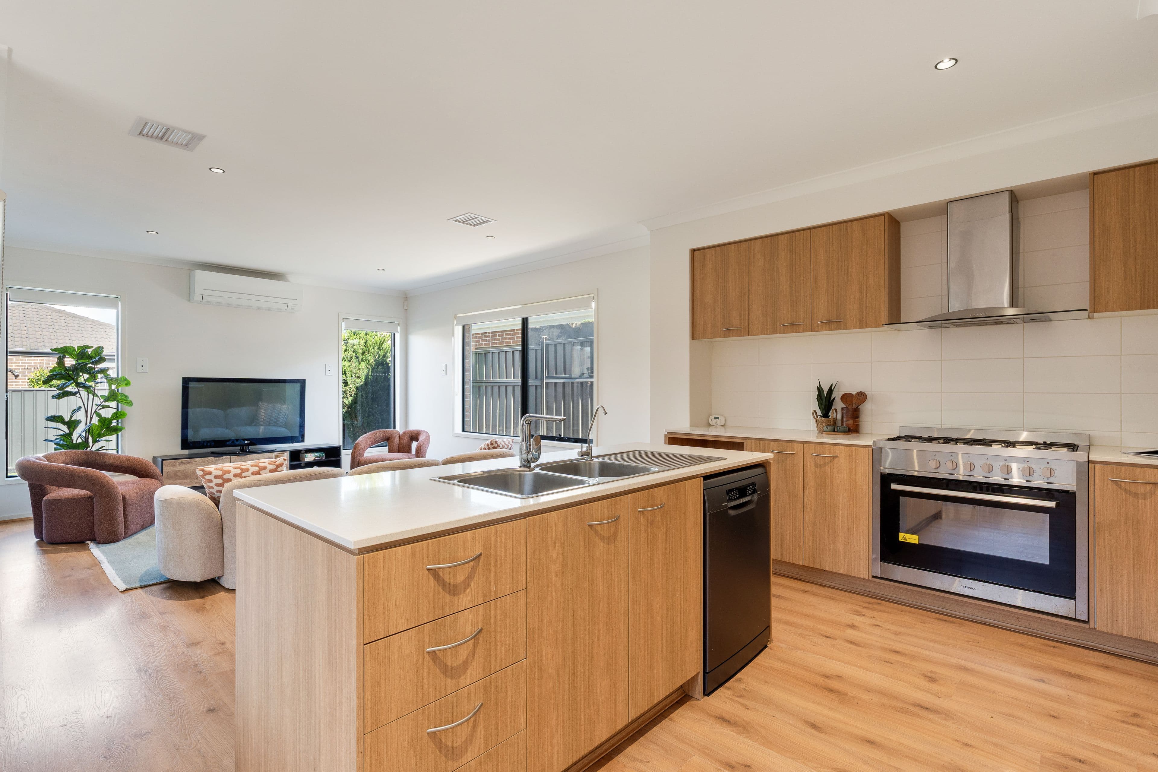 19 Admiration Drive , Craigieburn VIC 3064, Craigieburn - Thumbnail 5