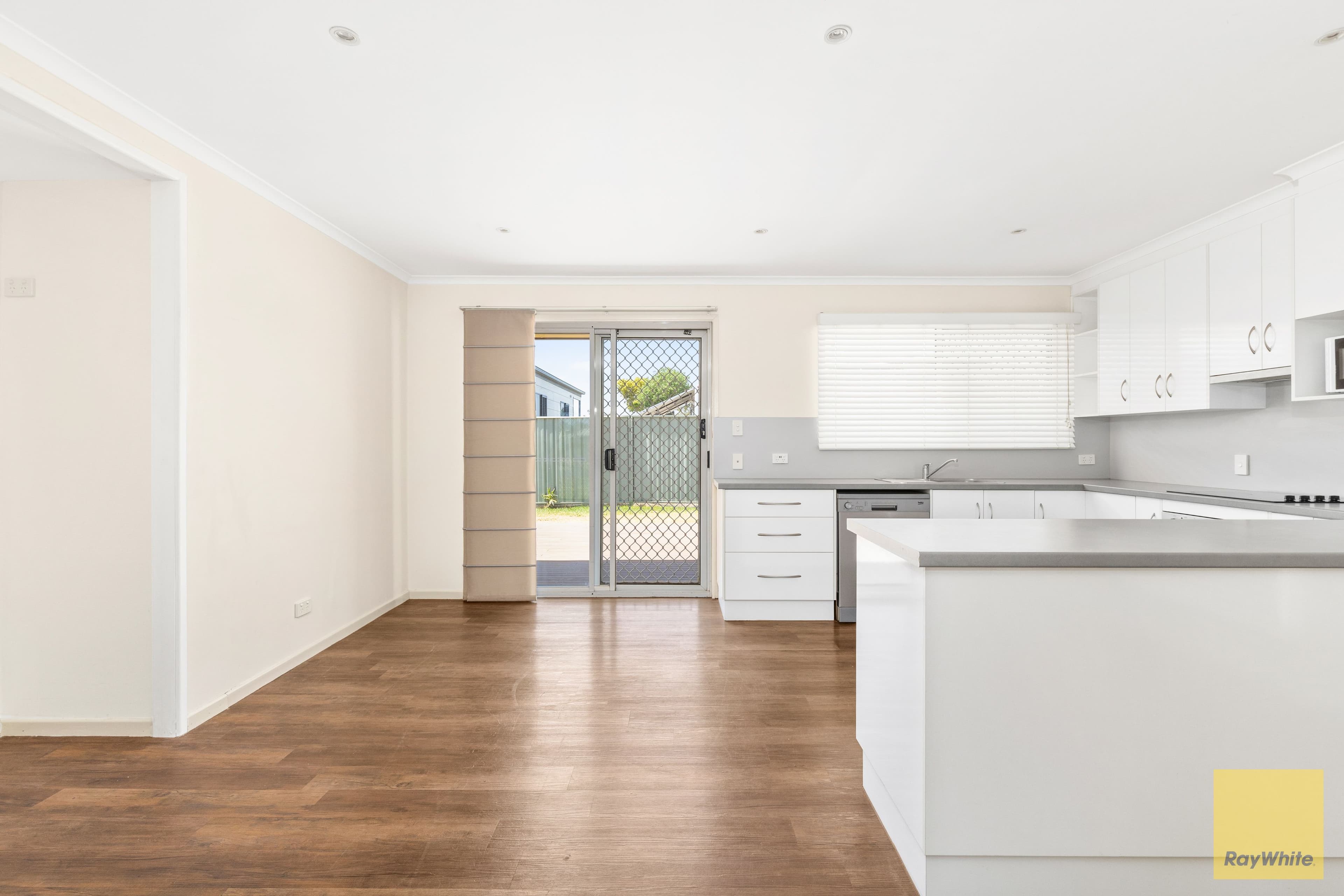 14 Rivoli Place, Emerald - Thumbnail 2