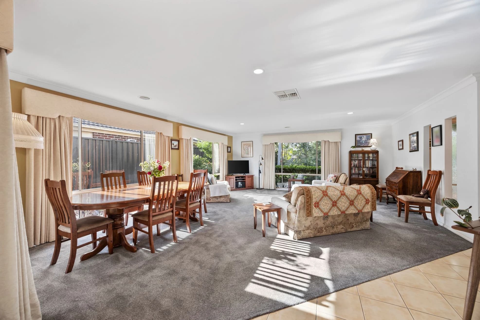 14 Castle Court, Beaconsfield - Image 1
