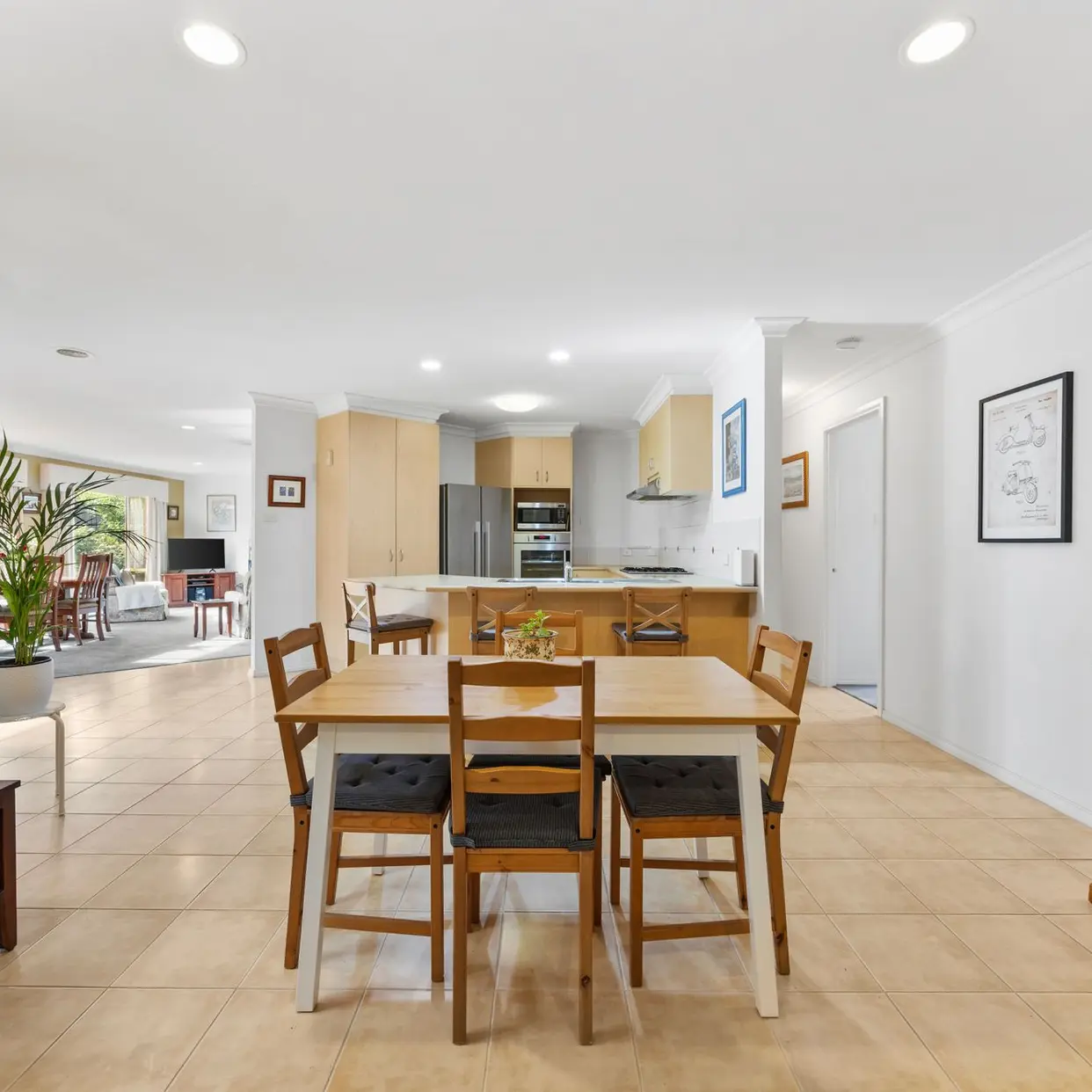 14 Castle Court, Beaconsfield - Thumbnail 5