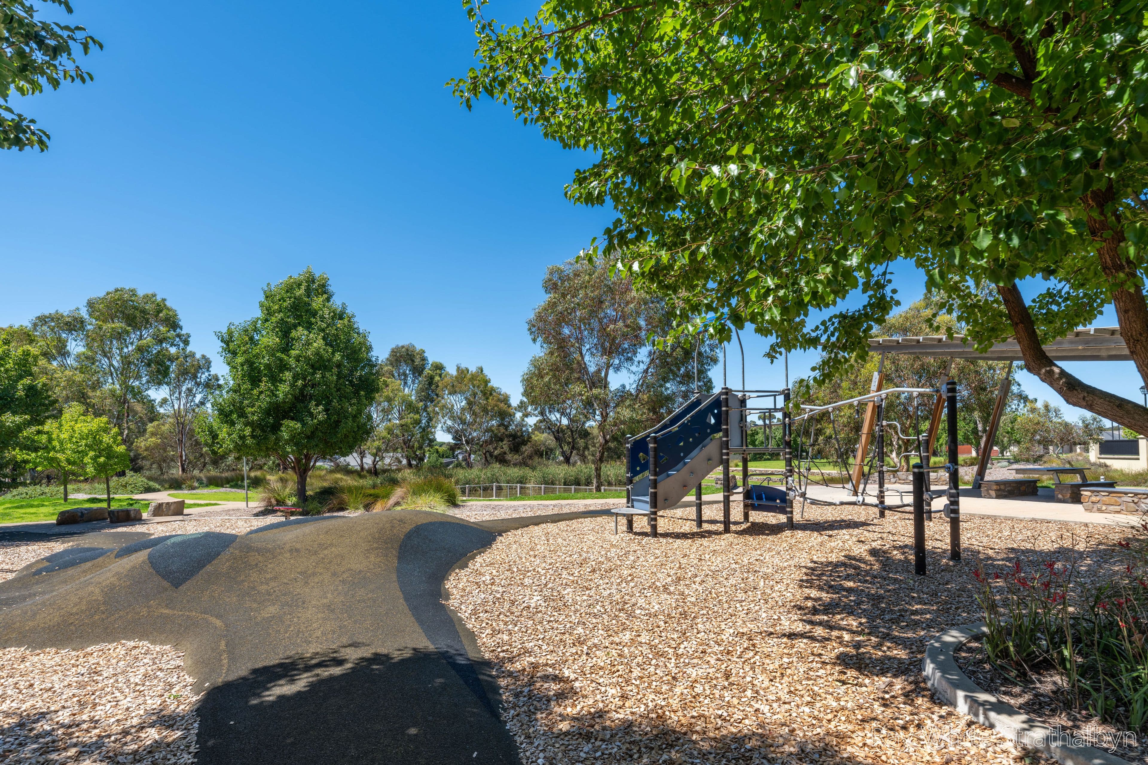 28 Badcoe Crescent , Strathalbyn SA 5255, Strathalbyn - Thumbnail 5
