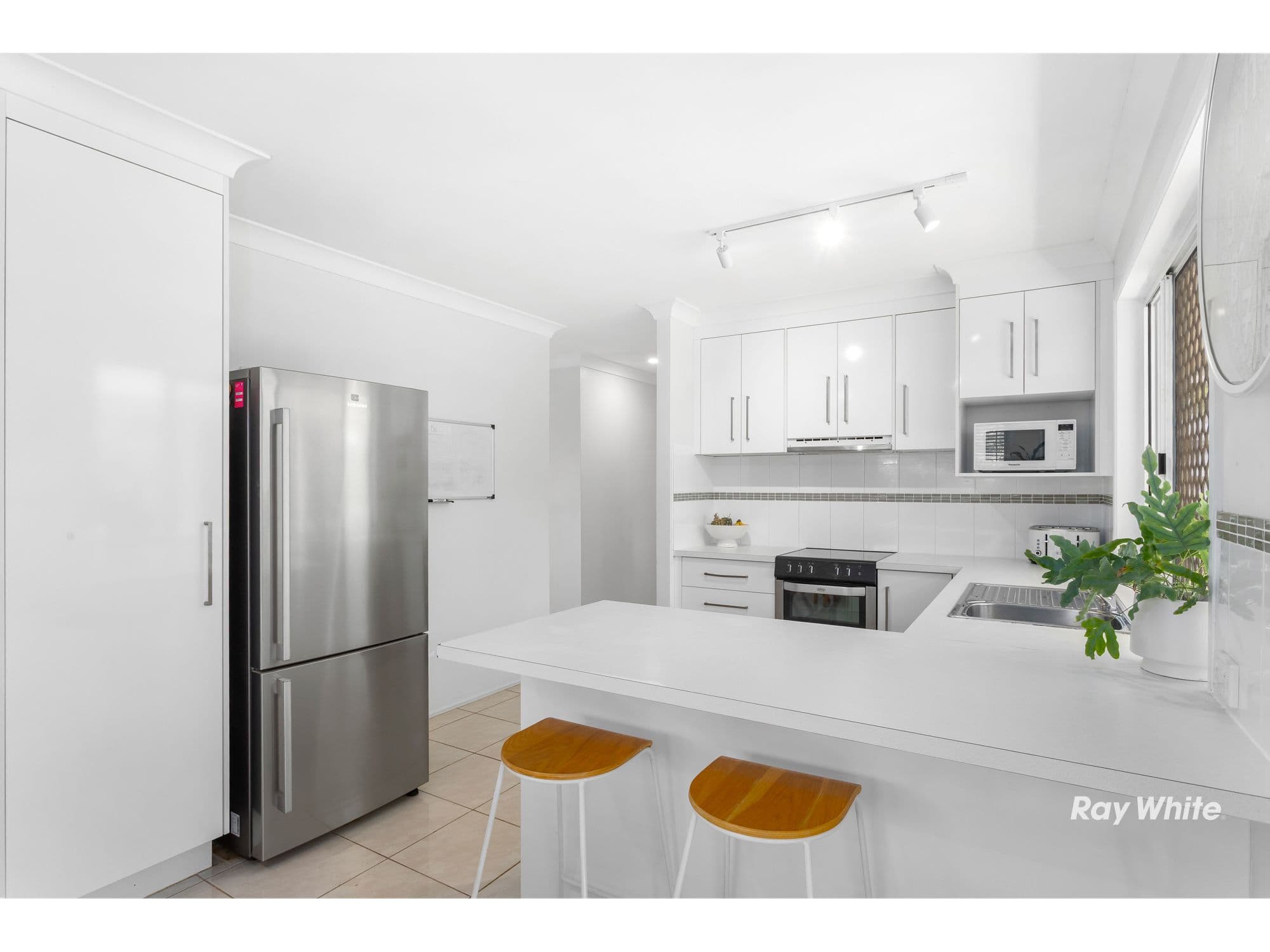 4 Megan Place , Yeppoon QLD 4703, Yeppoon - Thumbnail 2