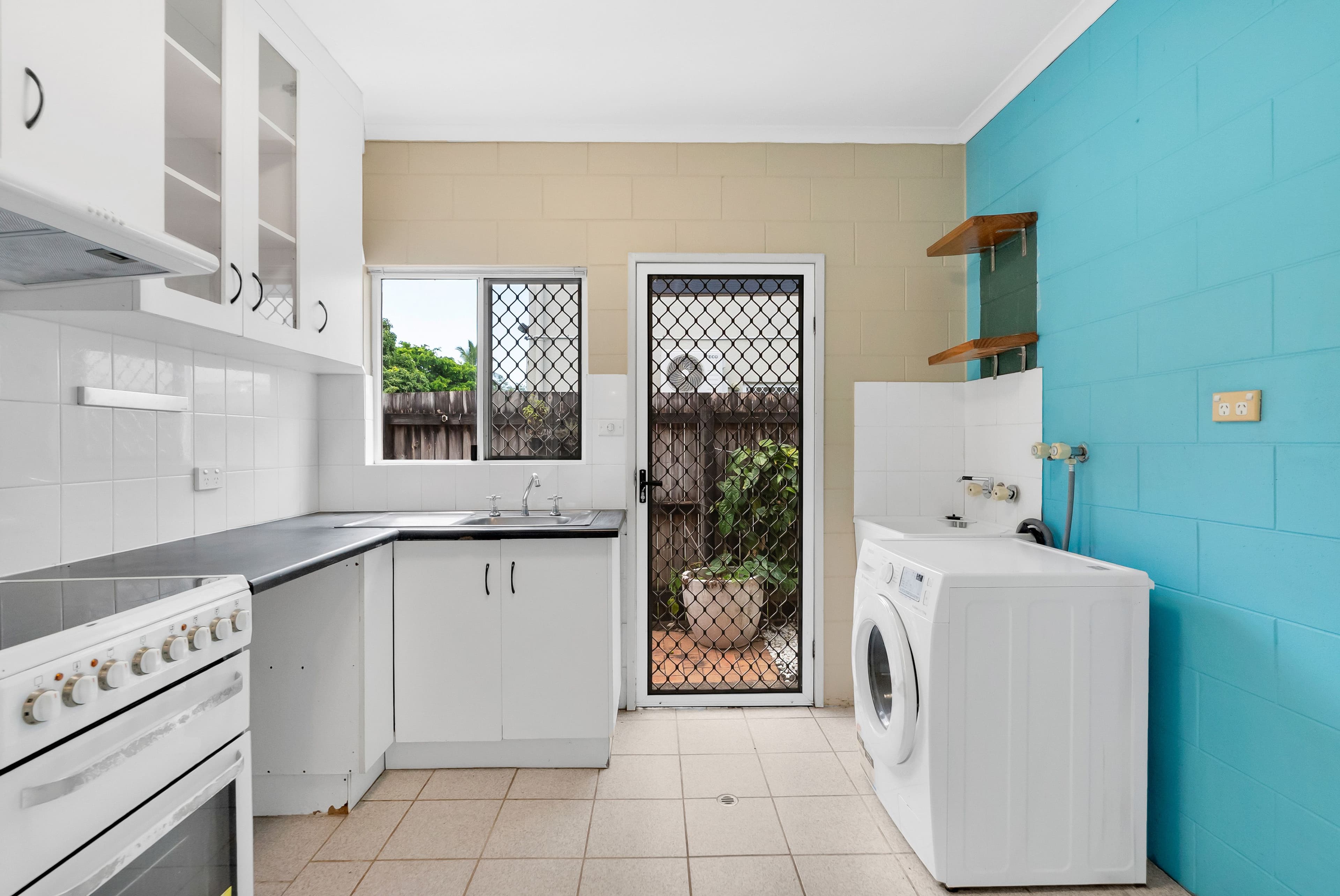 2 Ingham Court , Mooroobool QLD 4870, Mooroobool - Thumbnail 3