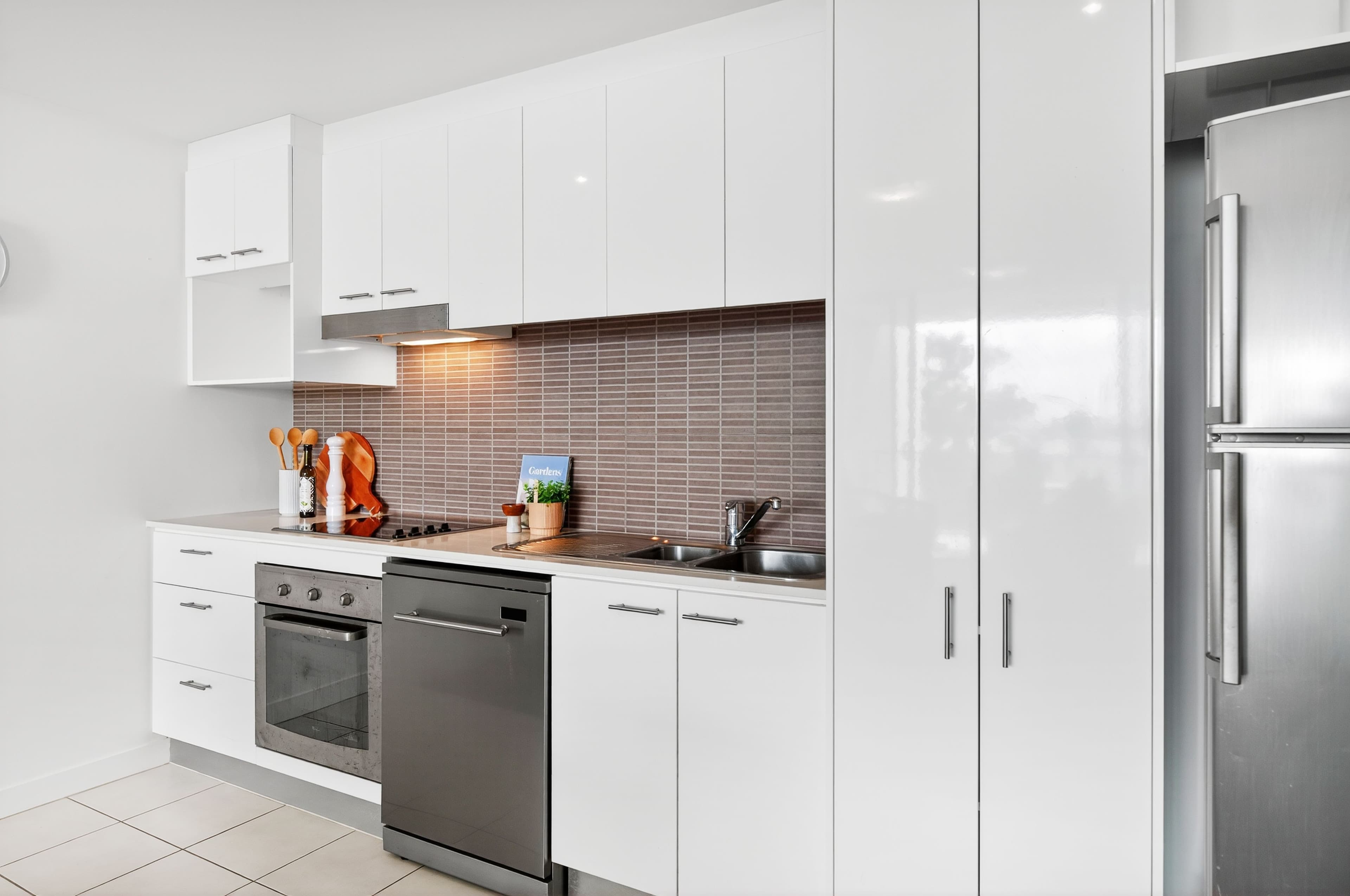 33 T E Peters Drive , Broadbeach Waters QLD 4218, Broadbeach Waters - Thumbnail 6
