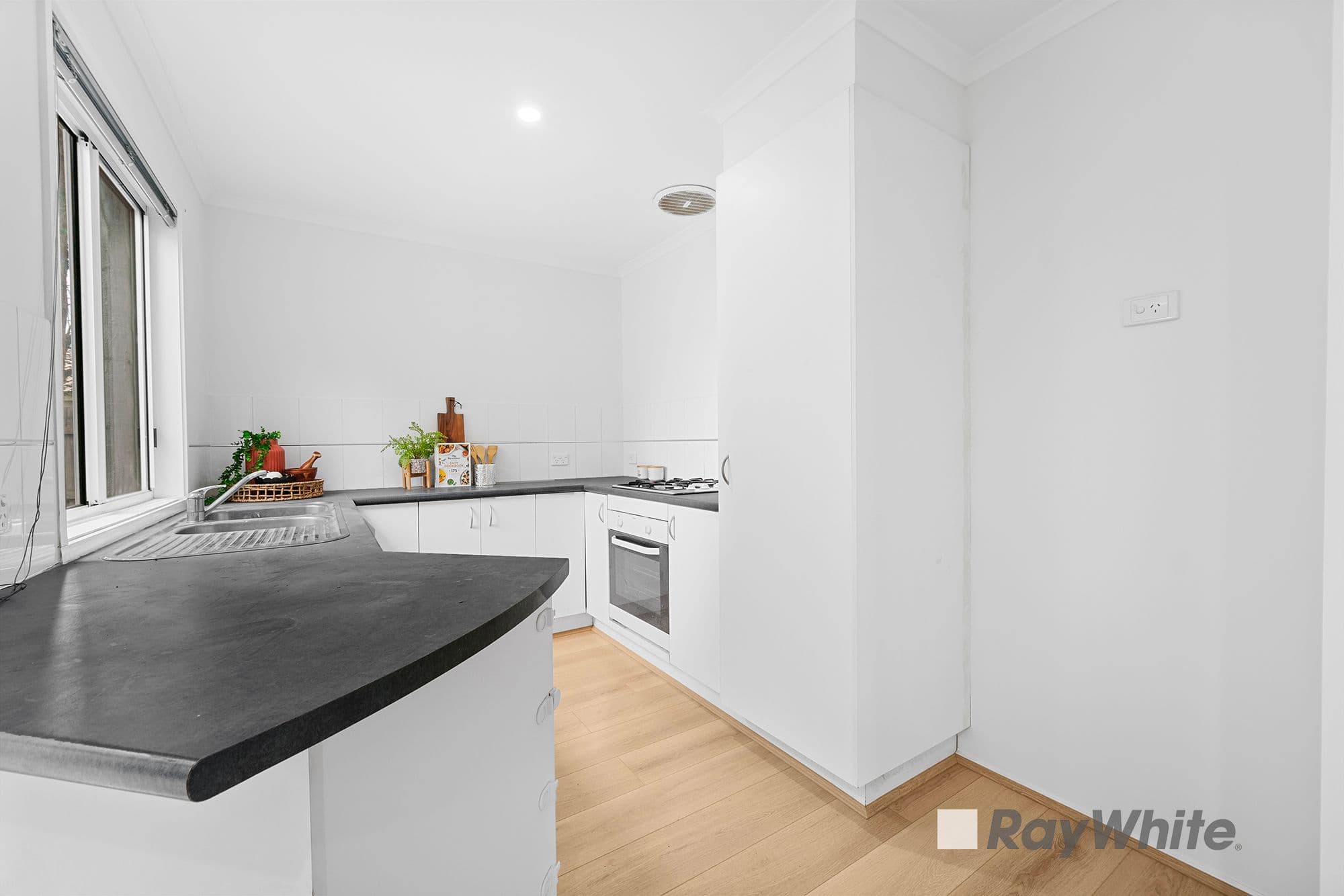 124 Harold Keys Drive , Narre Warren South VIC 3805, Narre Warren South - Thumbnail 2