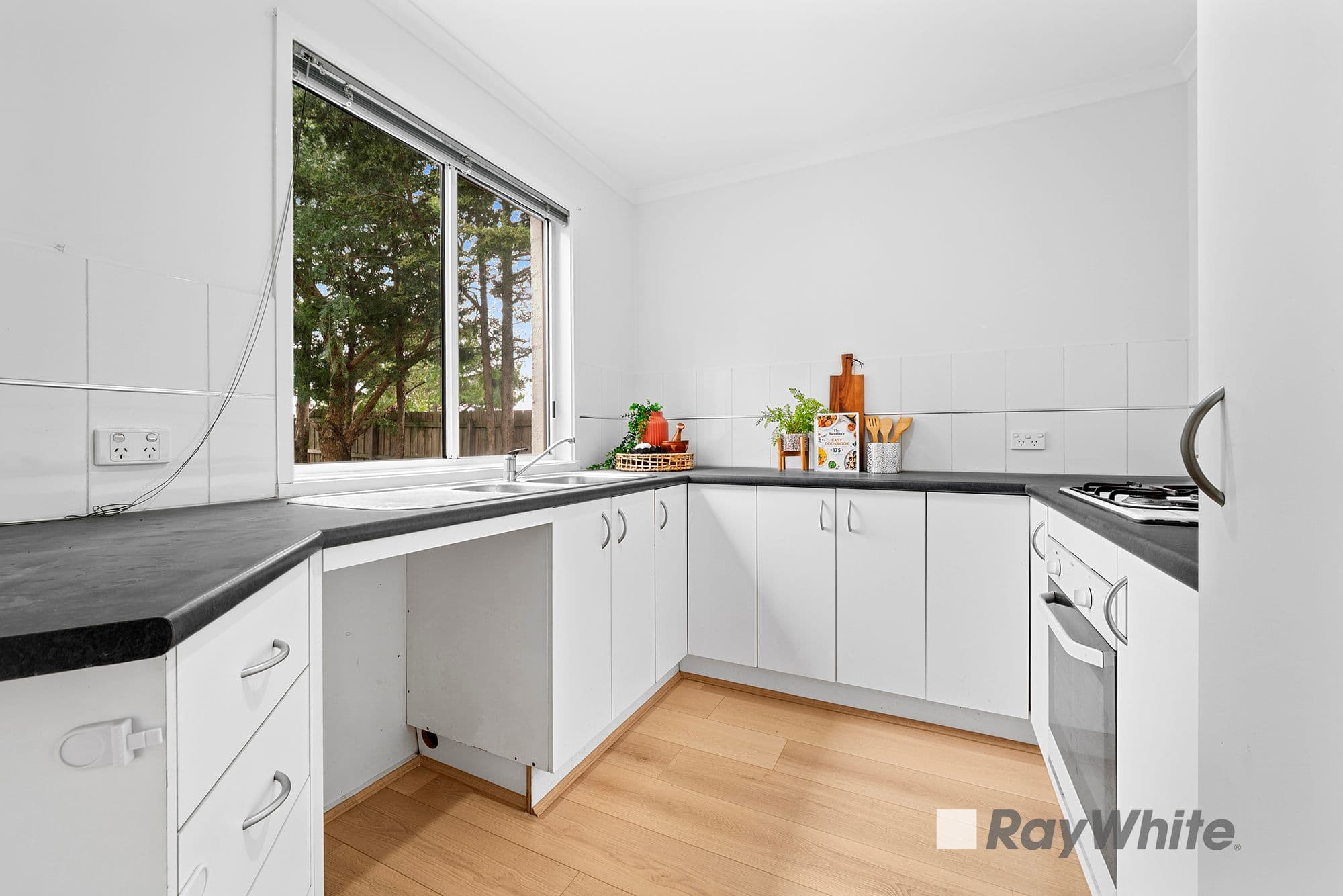 124 Harold Keys Drive , Narre Warren South VIC 3805, Narre Warren South - Thumbnail 4