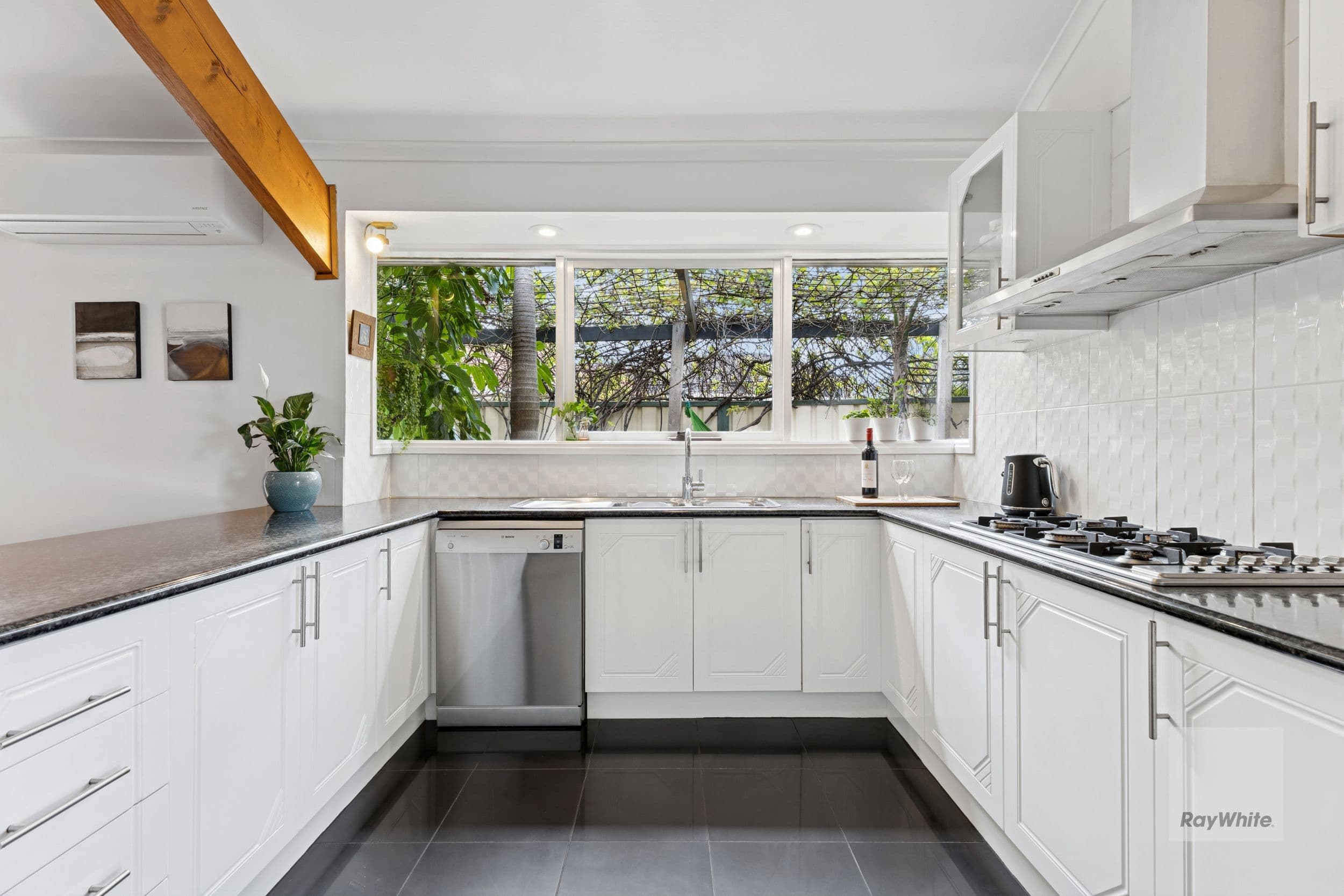 28 Morcambe Crescent , Keilor Downs VIC 3038, Keilor Downs - Thumbnail 4