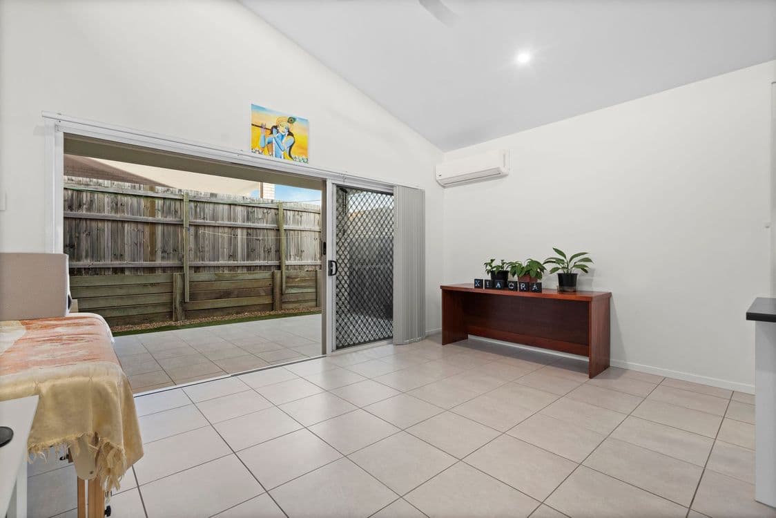 8 Zen Court, SPRINGFIELD LAKES, QLD 4300, Springfield Lakes - Thumbnail 2