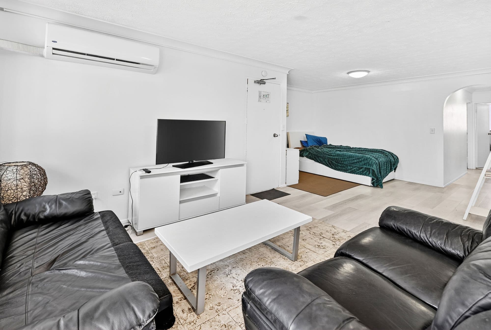 31 Orchid Avenue, Surfers Paradise - Thumbnail 6