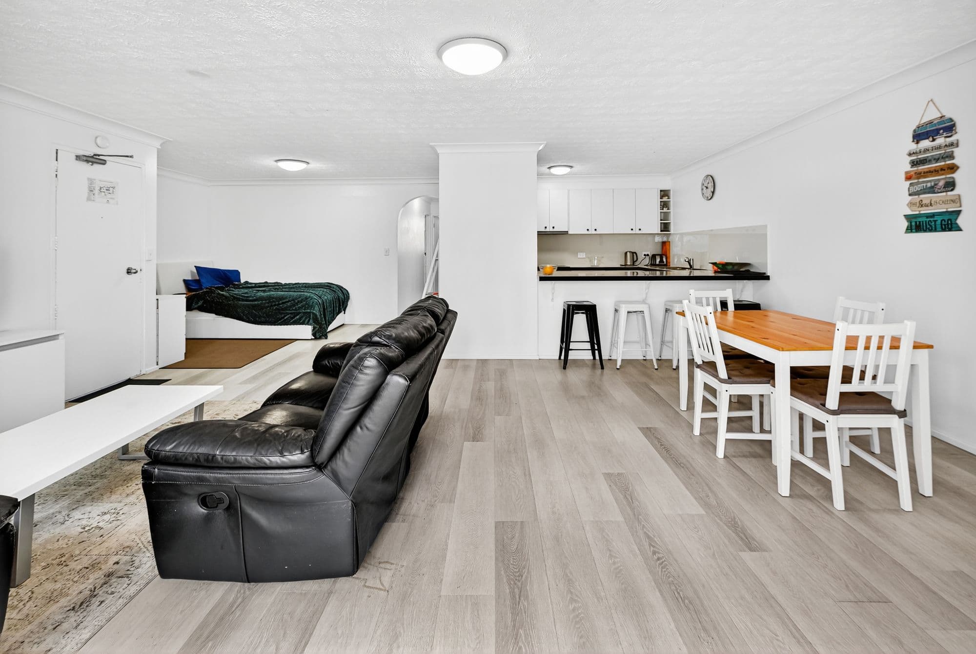 31 Orchid Avenue, Surfers Paradise - Thumbnail 7