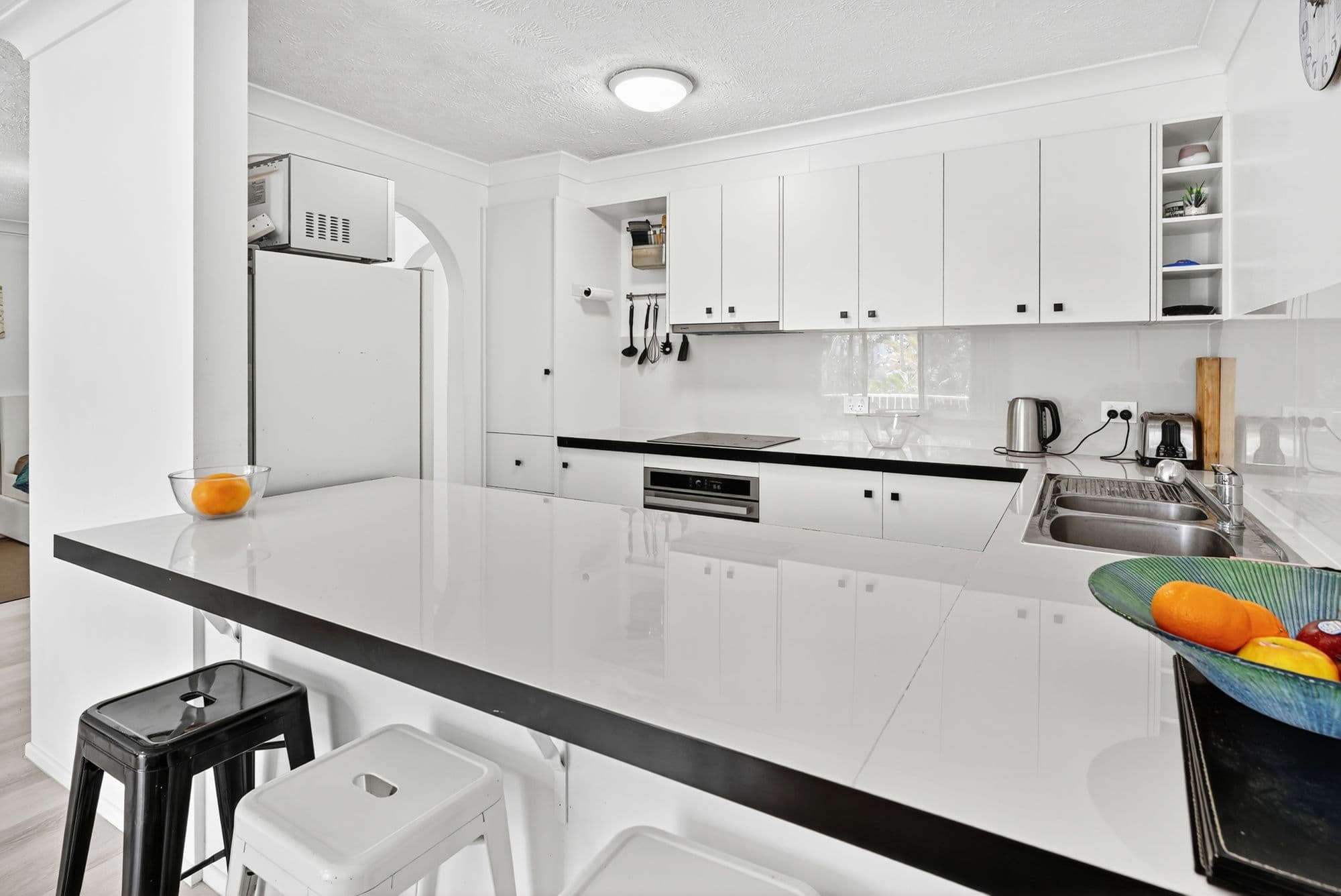 31 Orchid Avenue, Surfers Paradise - Thumbnail 8