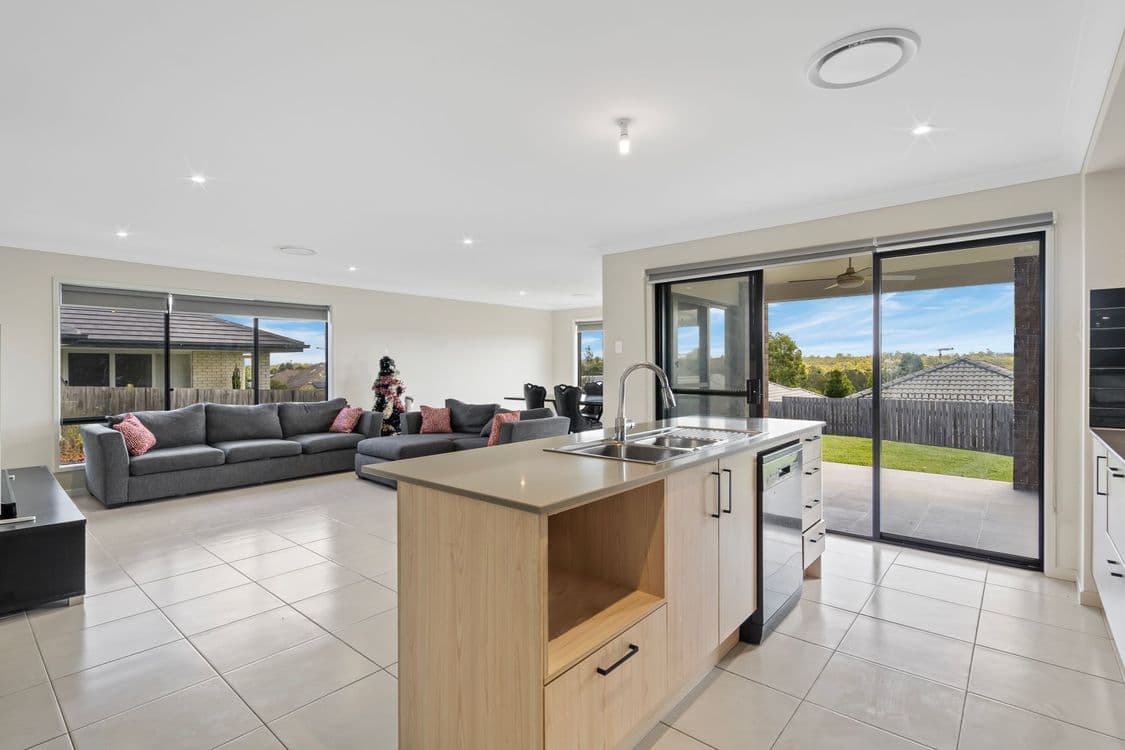 8 Holroyd Street, BRASSALL, QLD 4305, Brassall - Thumbnail 3