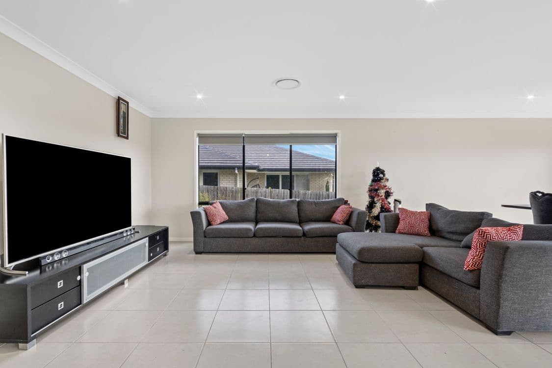 8 Holroyd Street, BRASSALL, QLD 4305, Brassall - Thumbnail 4