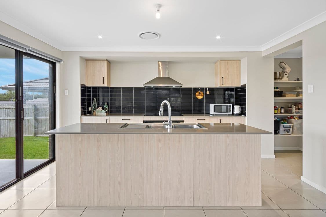 8 Holroyd Street, BRASSALL, QLD 4305, Brassall - Thumbnail 5