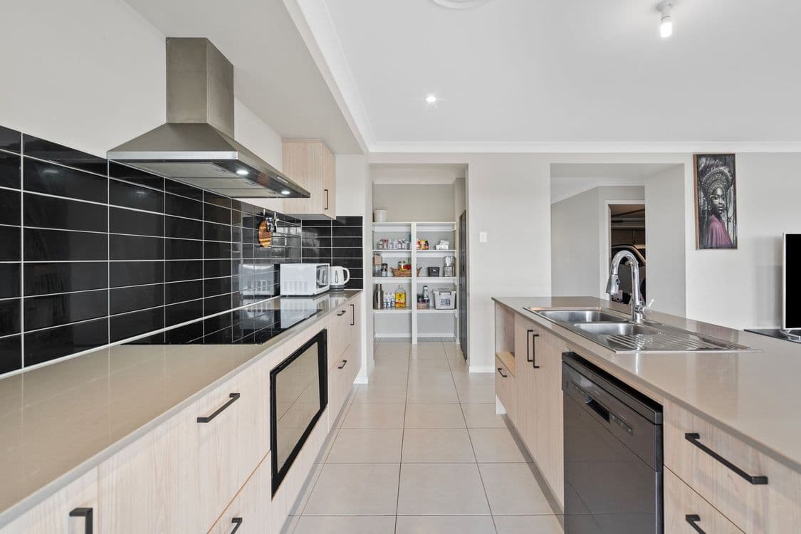 8 Holroyd Street, BRASSALL, QLD 4305, Brassall - Thumbnail 7