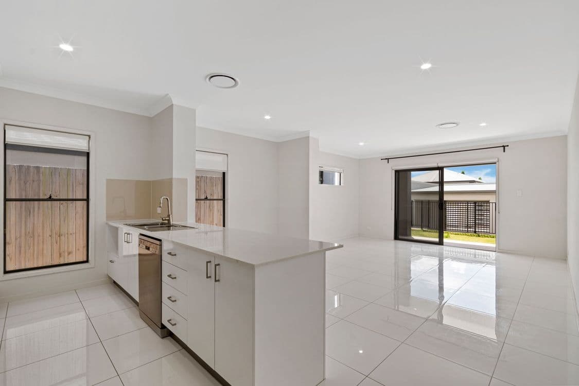 182 Cooper Crescent, ROCHEDALE, QLD 4123, Rochedale - Thumbnail 3