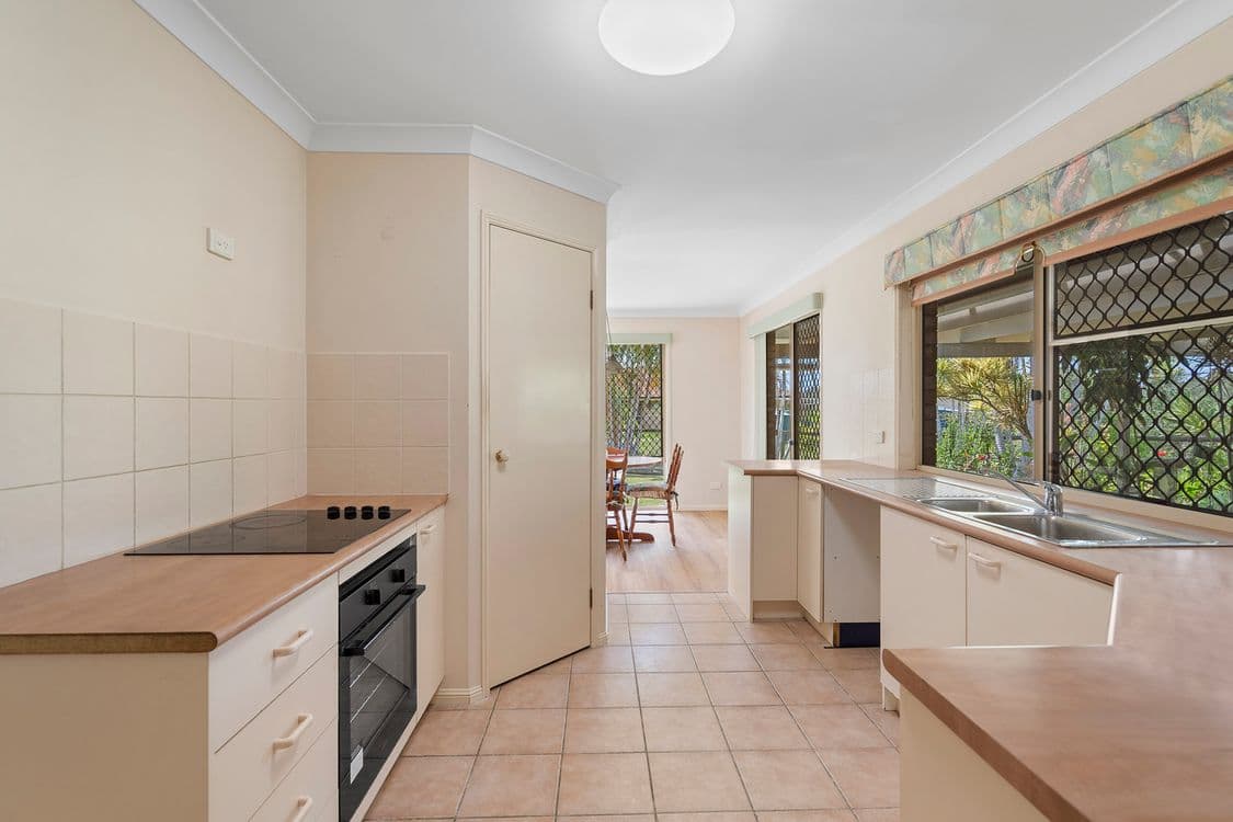 7 Cressbrook Court, MEADOWBROOK, QLD 4131, Meadowbrook - Thumbnail 6