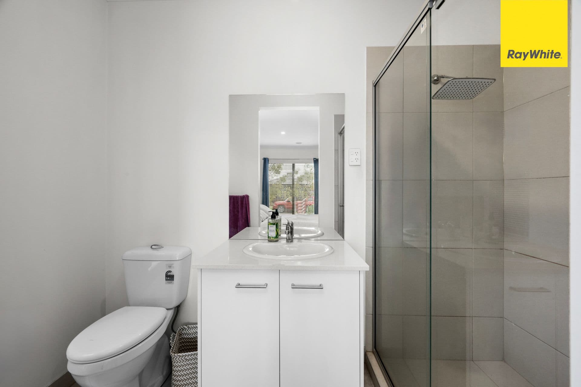 17 Houston Drive , THORNHILL PARK VIC 3335, Thornhill Park - Thumbnail 3