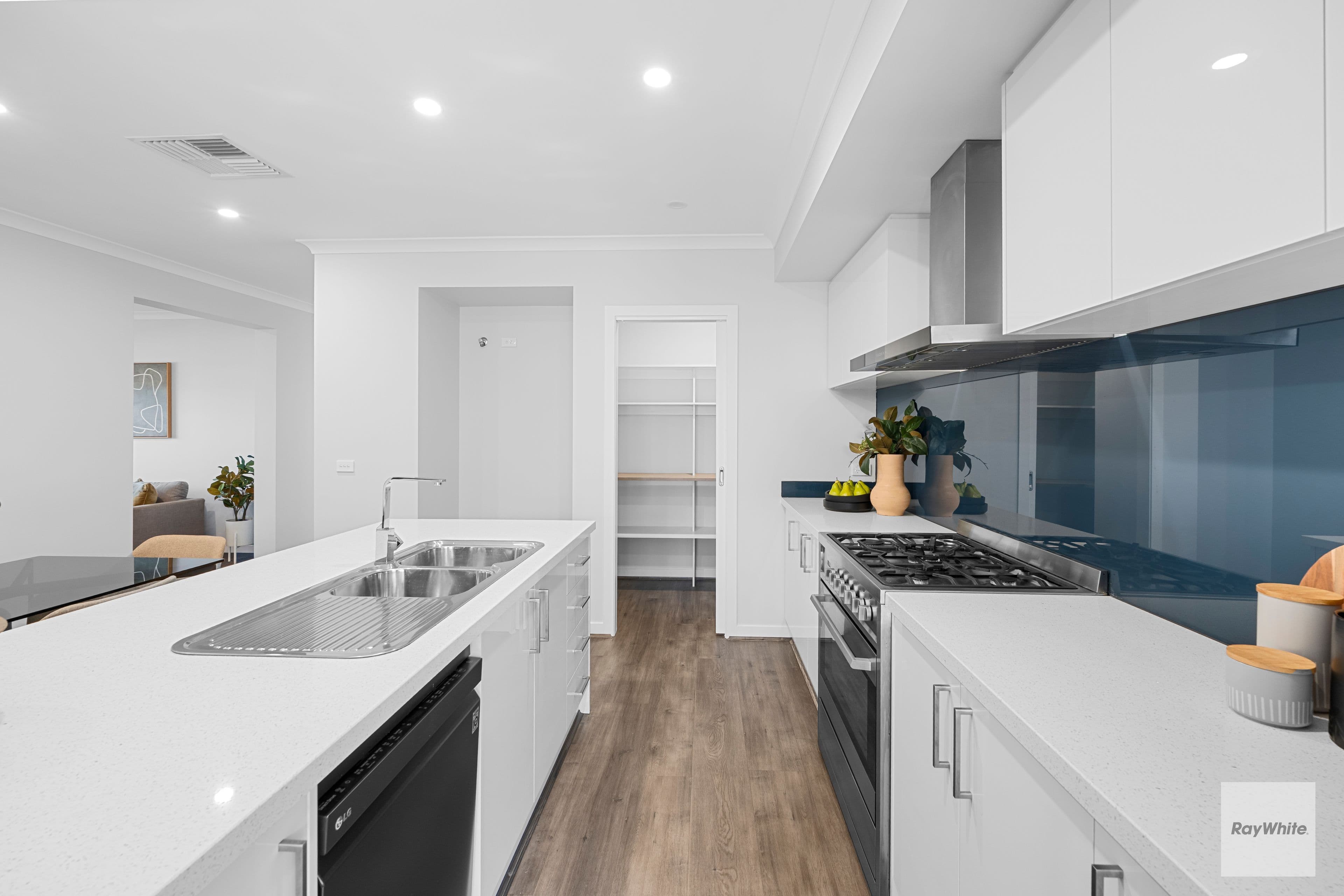 11 Saran Crescent , DEANSIDE VIC 3336, Deanside - Thumbnail 4