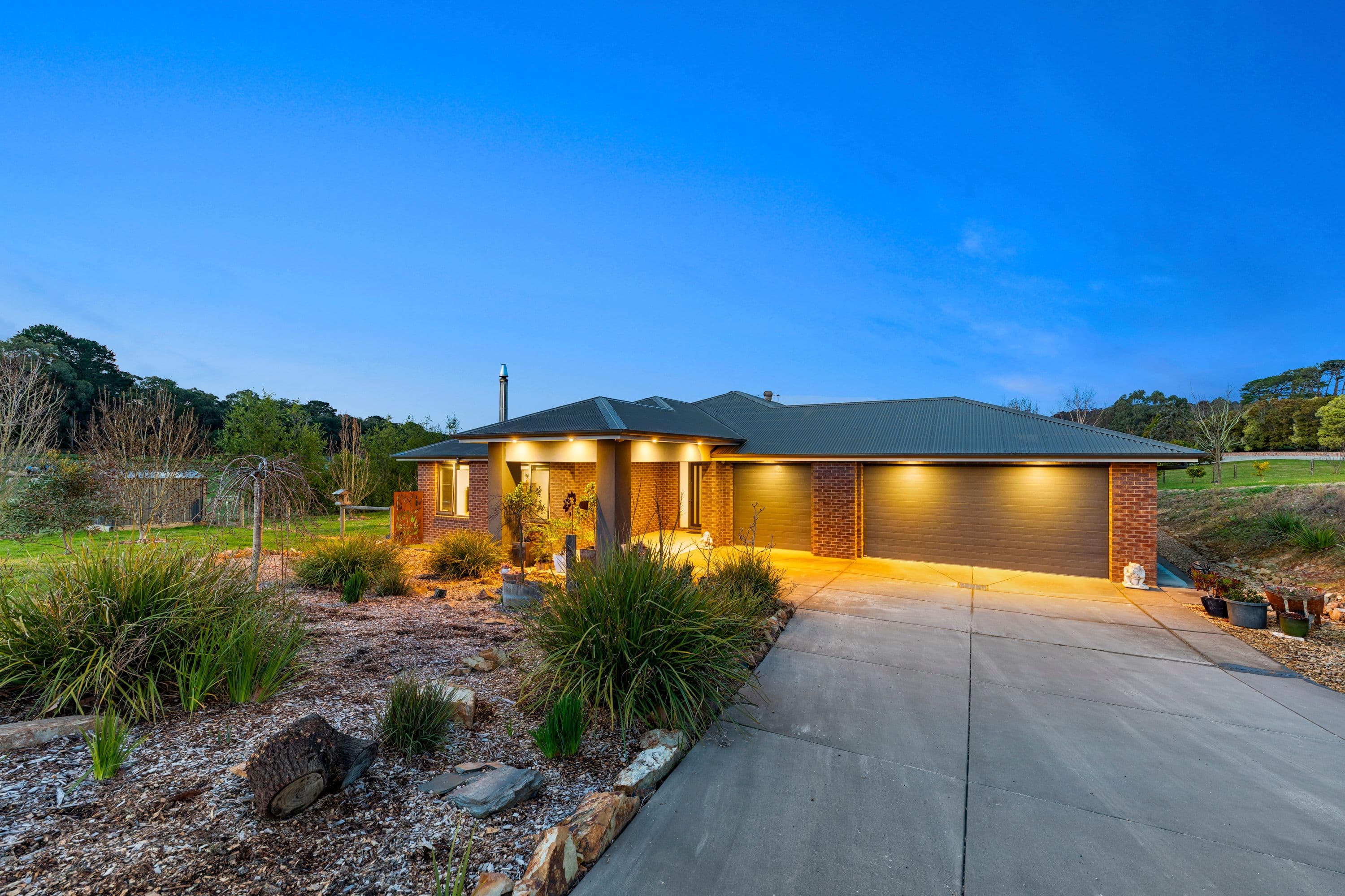 180 Old Gembrook Road, Pakenham Upper - Thumbnail 2