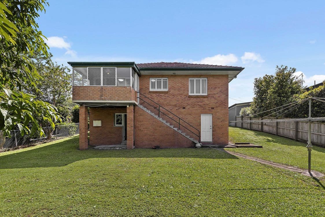28 Crutchley Street, FAIRFIELD, QLD 4103, Fairfield - Thumbnail 2