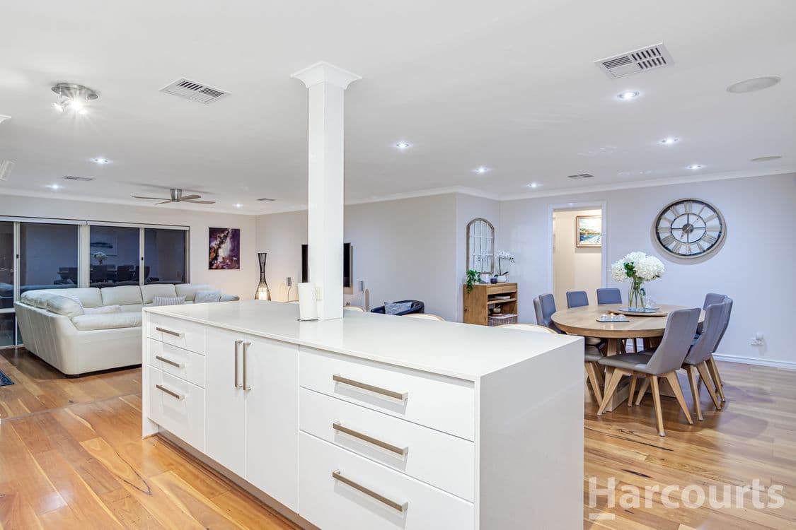 21 Canterbury Circle, CURRAMBINE, WA 6028, Currambine - Thumbnail 4