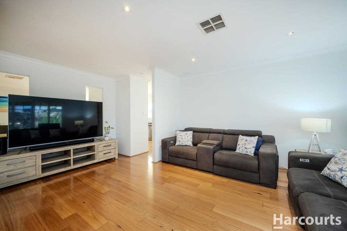 93 Balladong Loop, CARRAMAR, WA 6031, Carramar - Thumbnail 3