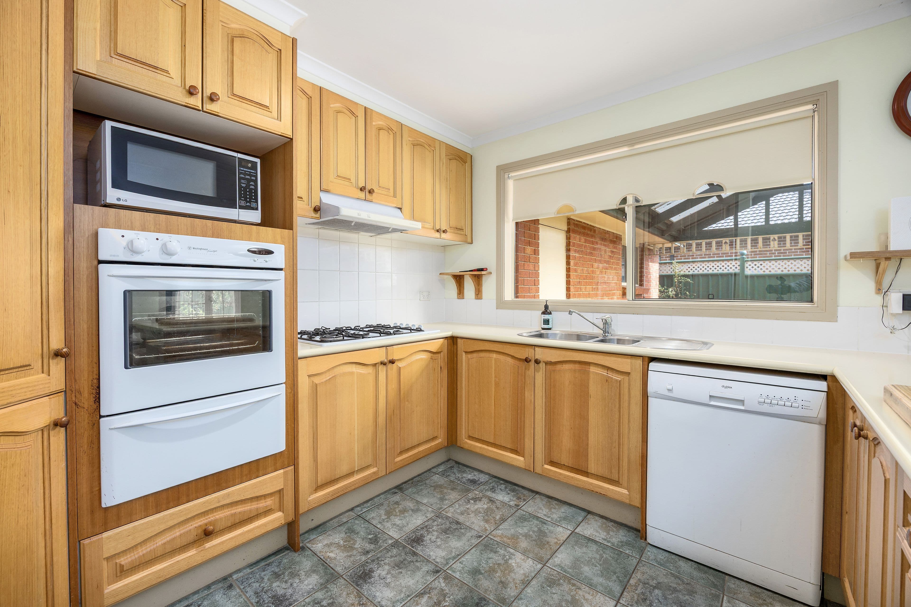 27 Clovelly Avenue , Rosebud VIC 3939, Rosebud - Thumbnail 2