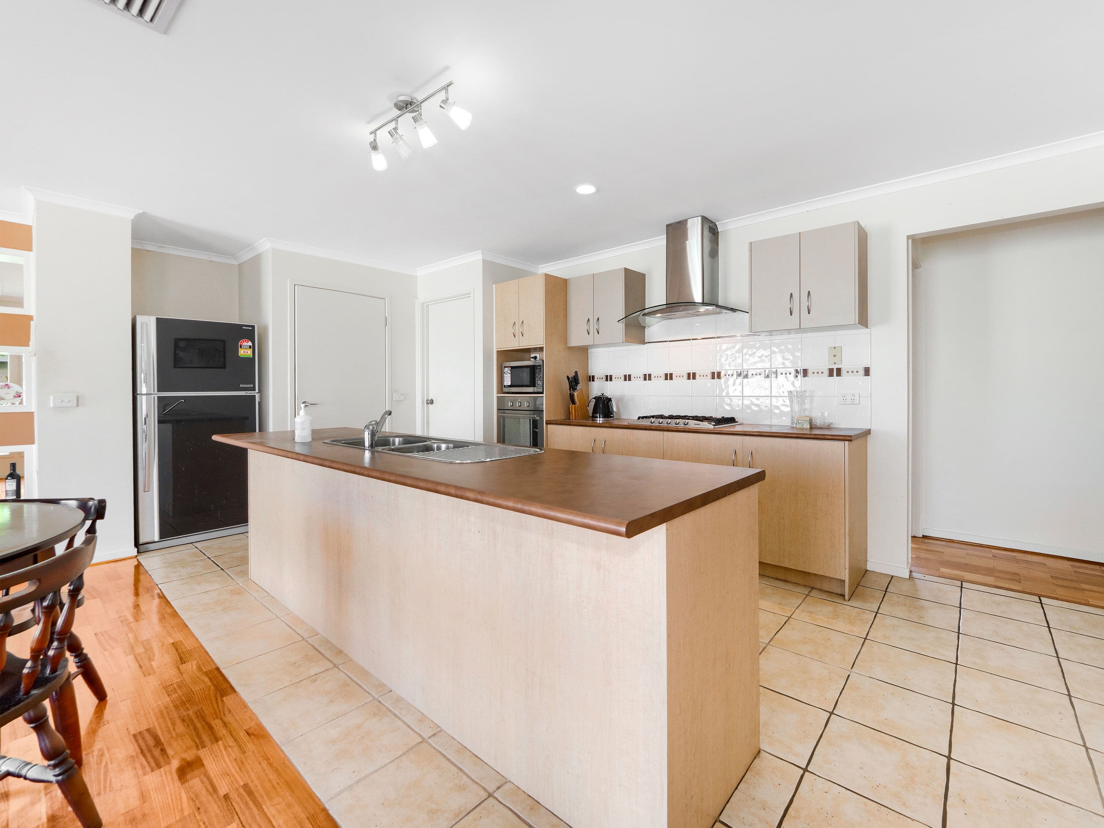 8 Thurvaston Crescent , Cranbourne East VIC 3977, Cranbourne East - Thumbnail 2