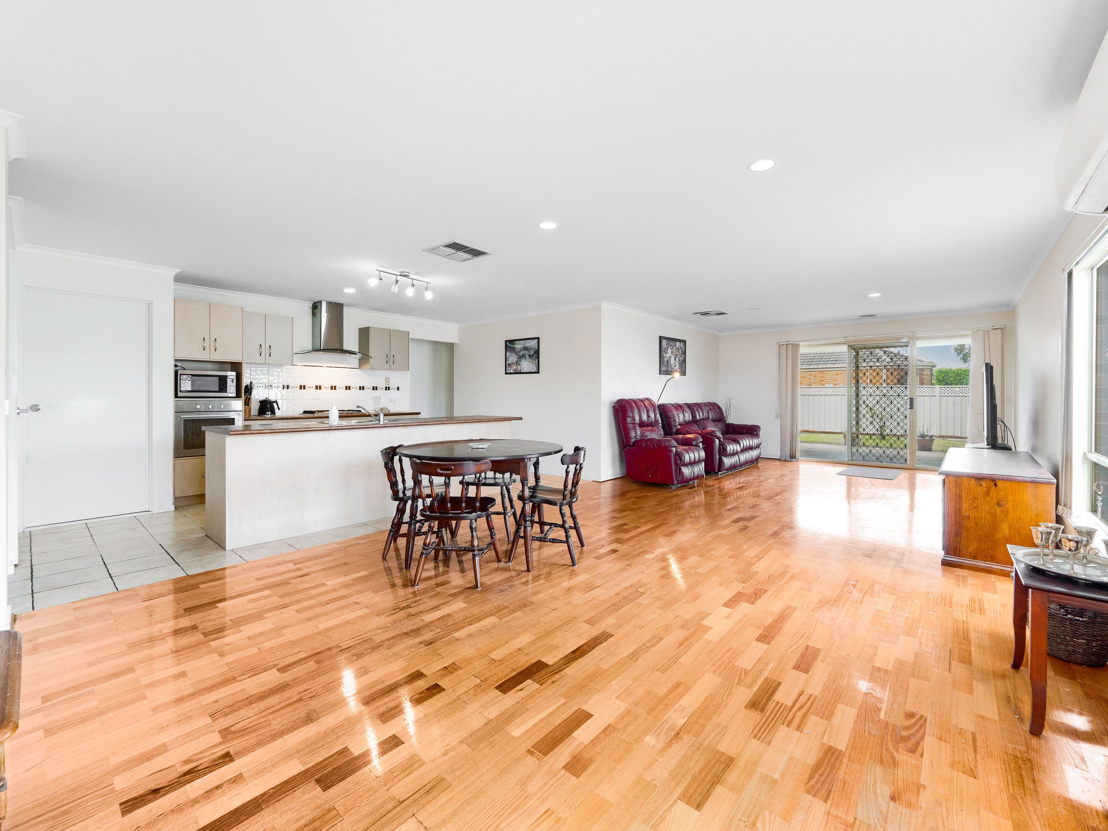 8 Thurvaston Crescent , Cranbourne East VIC 3977, Cranbourne East - Thumbnail 6
