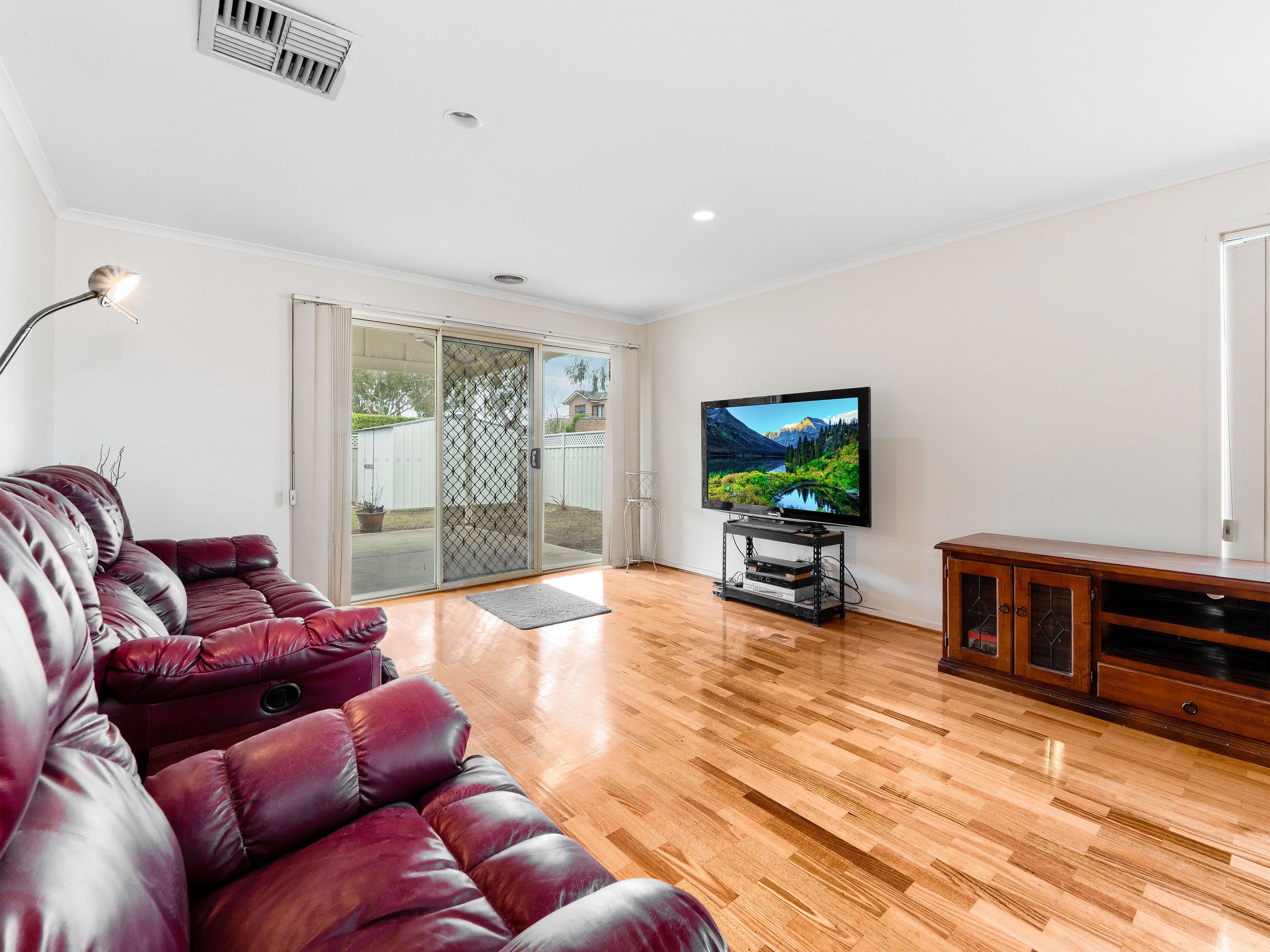 8 Thurvaston Crescent , Cranbourne East VIC 3977, Cranbourne East - Thumbnail 8