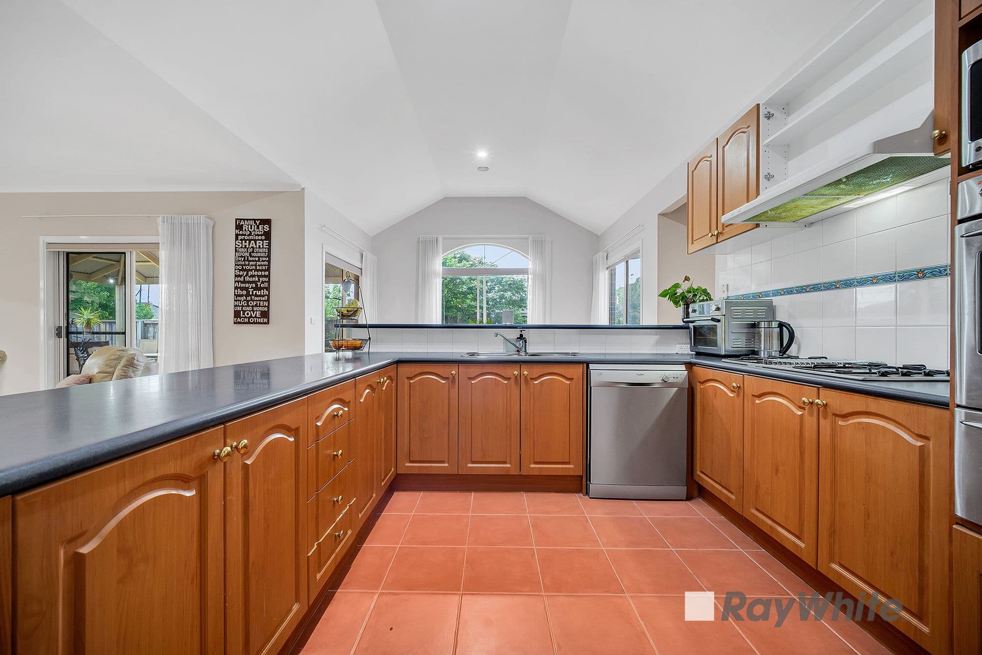 18 Milton Place, Narre Warren South - Thumbnail 4