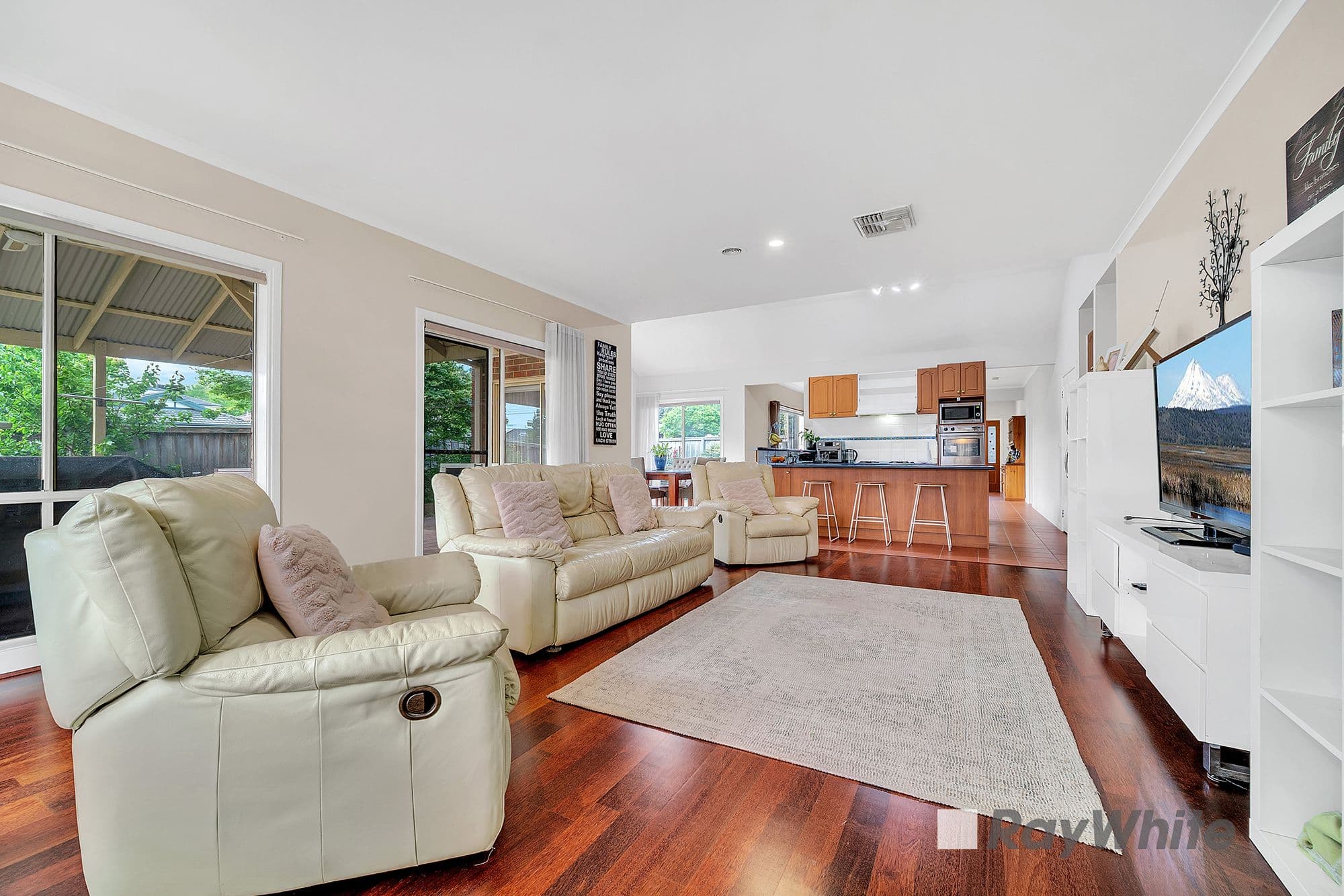 18 Milton Place, Narre Warren South - Thumbnail 7