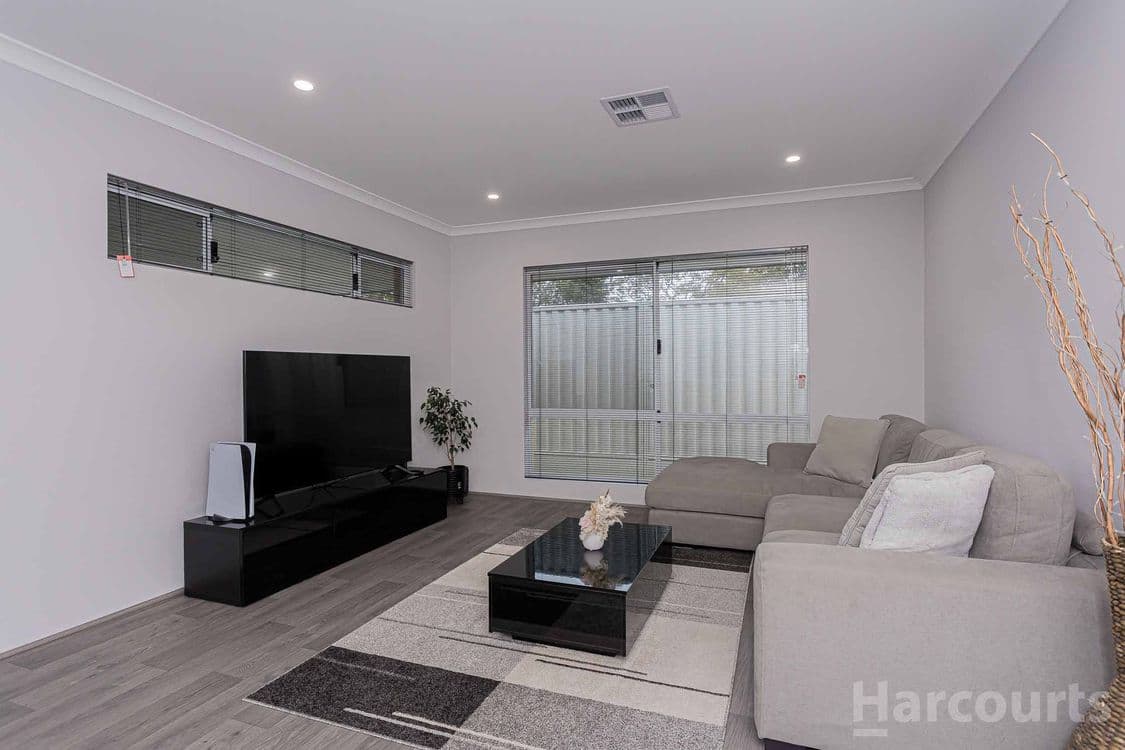 112 Routeburn Street, WANNEROO, WA 6065, Wanneroo - Thumbnail 4