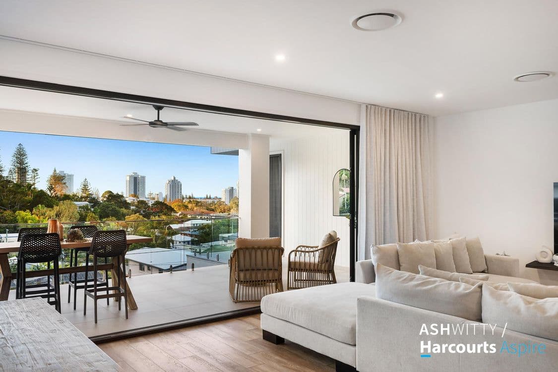 13 Tooloon Street, COOLANGATTA, QLD 4225, Coolangatta - Thumbnail 2