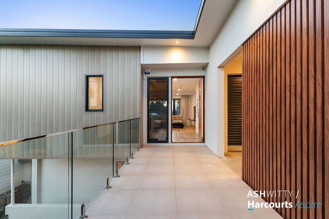 13 Tooloon Street, COOLANGATTA, QLD 4225, Coolangatta - Thumbnail 4