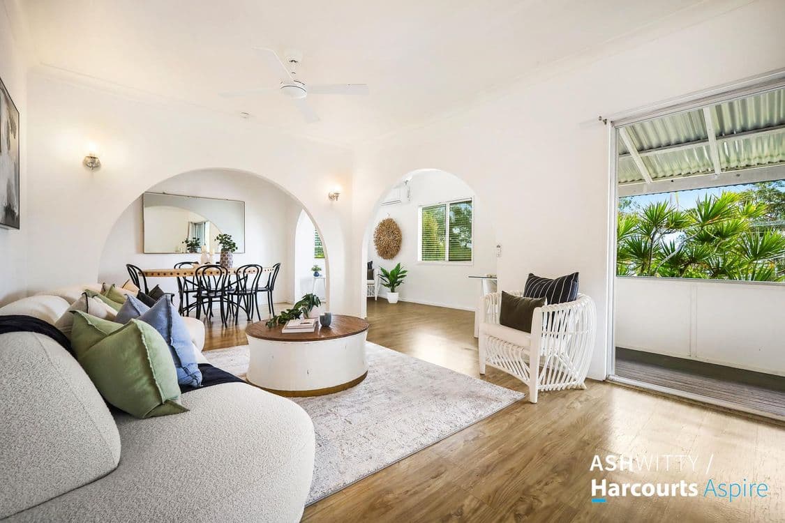 4 Stapylton Street, COOLANGATTA, QLD 4225, Coolangatta - Thumbnail 2