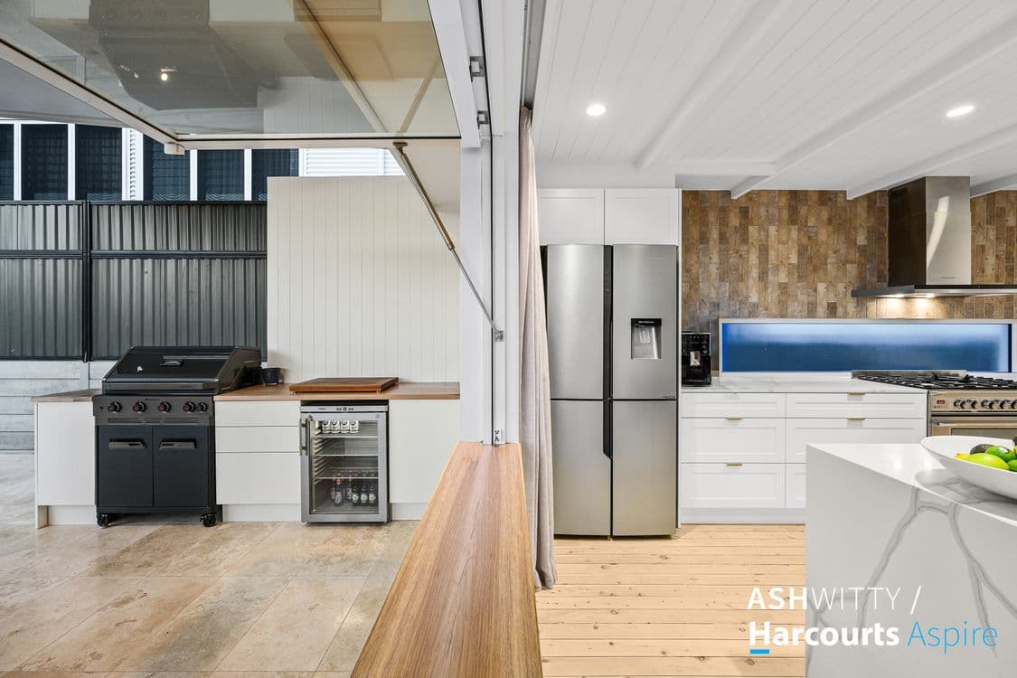 84 Dutton Street, COOLANGATTA, QLD 4225, Coolangatta - Thumbnail 8