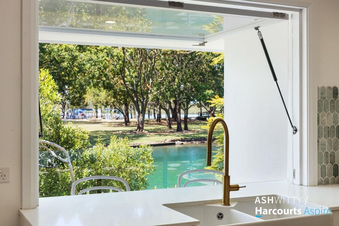 1/2 Crystal Waters Drive, TWEED HEADS, NSW 2485, Tweed Heads - Thumbnail 2