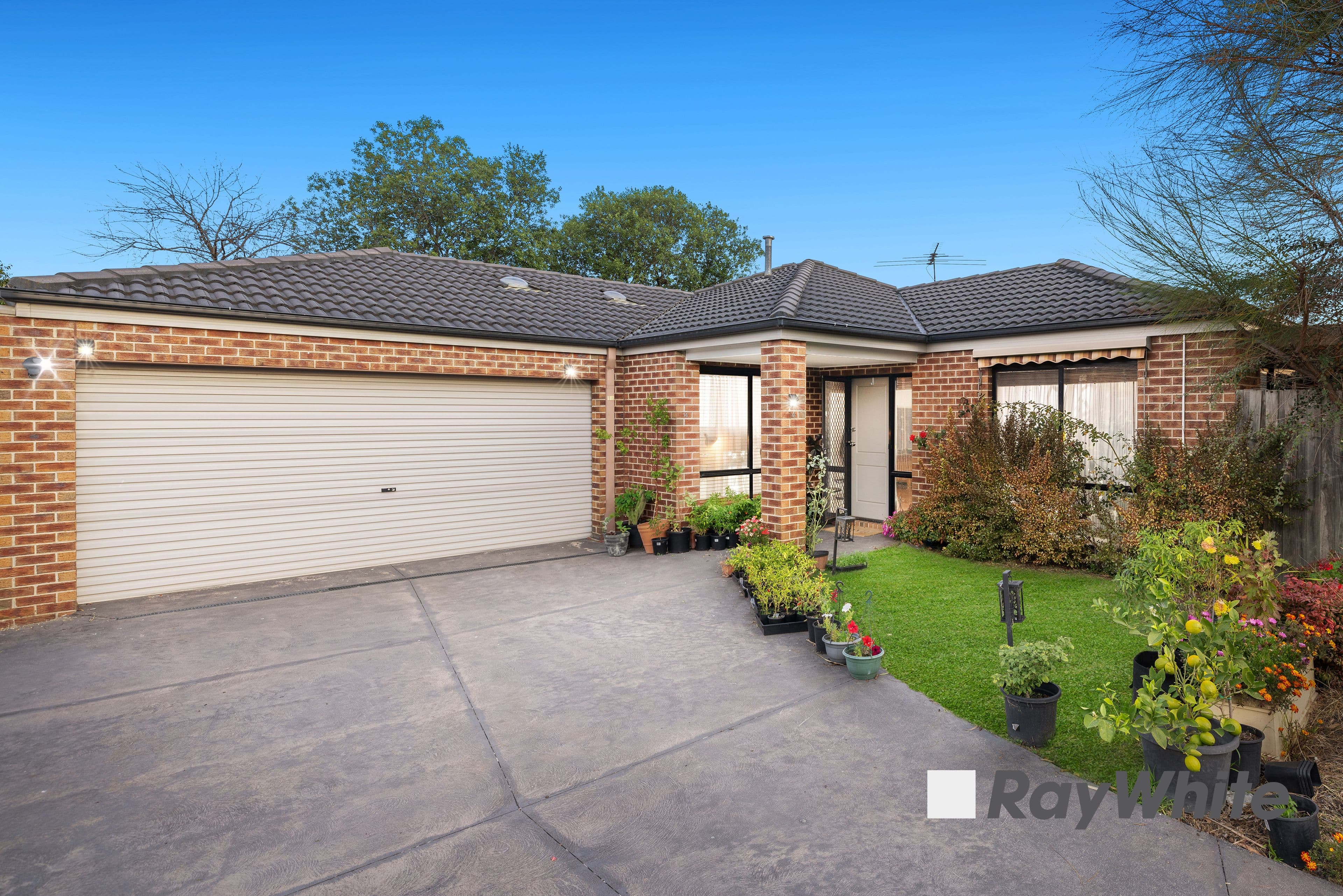 9 Carly Close, Narre Warren South - Image 1
