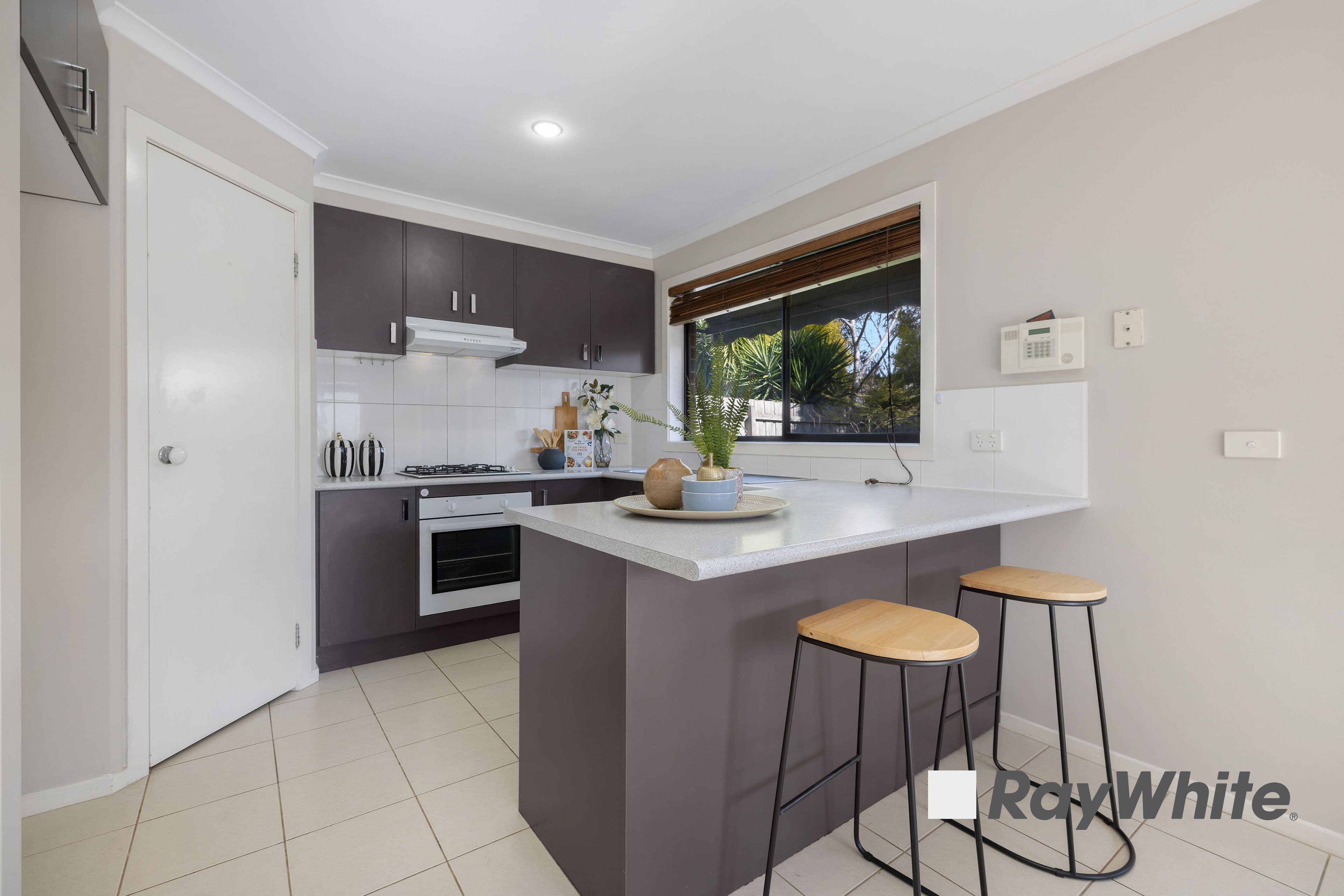 9 Carly Close, Narre Warren South - Thumbnail 6