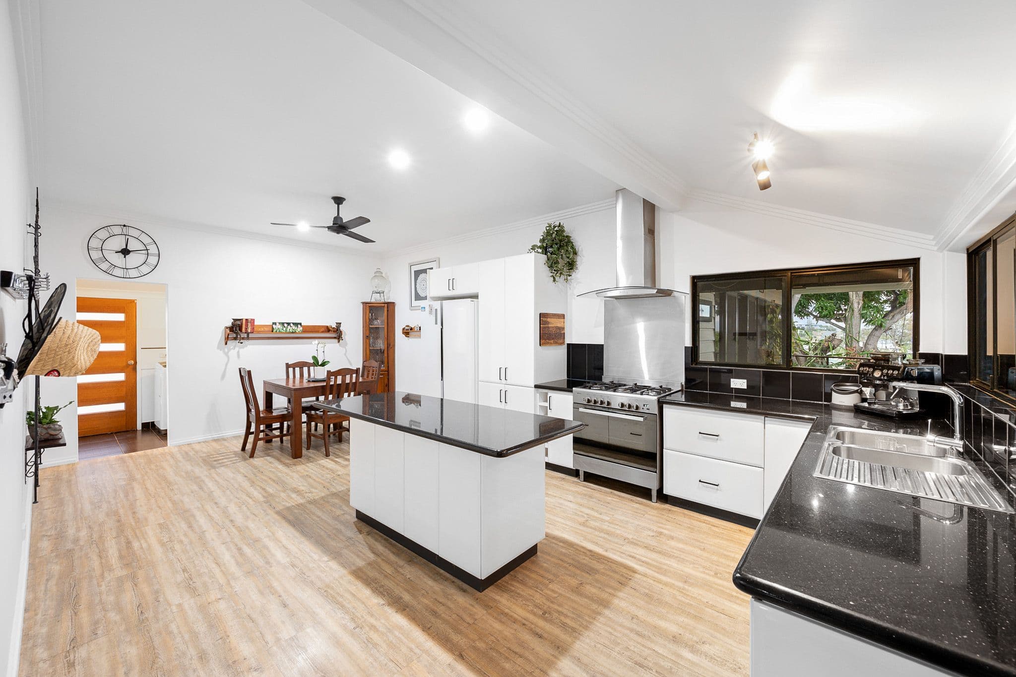 2 Hill Crescent , West Gladstone QLD 4680, West Gladstone - Thumbnail 8