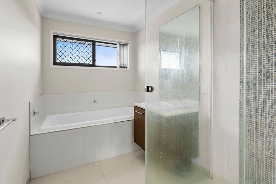 1 Bernard Circuit, YARRABILBA, QLD 4207, Yarrabilba - Thumbnail 8