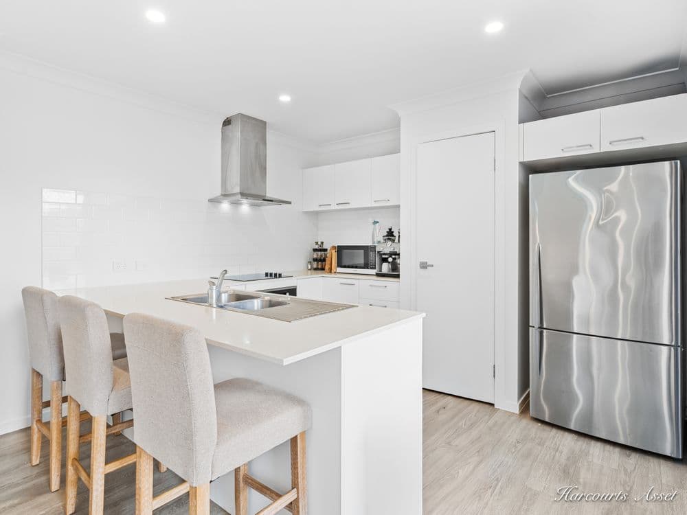 11 Irvine Place, HILLCREST, QLD 4118, Hillcrest - Thumbnail 5