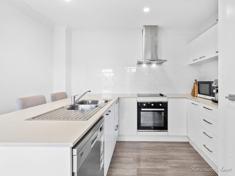 11 Irvine Place, HILLCREST, QLD 4118, Hillcrest - Thumbnail 6