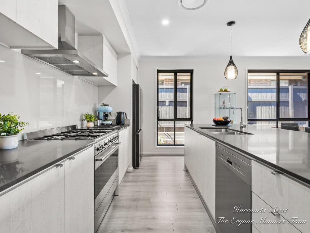 29 Guroman Drive, GREENBANK, QLD 4124, Greenbank - Thumbnail 3