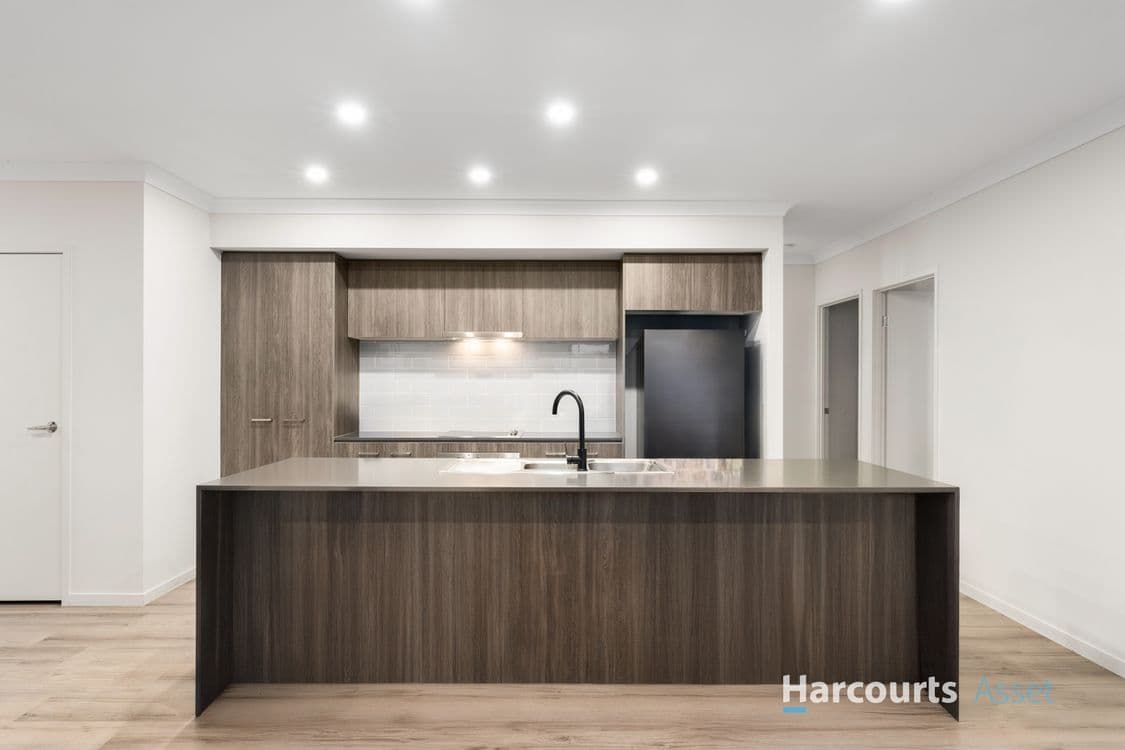 11 Bradbury Street, GREENBANK, QLD 4124, Greenbank - Thumbnail 3