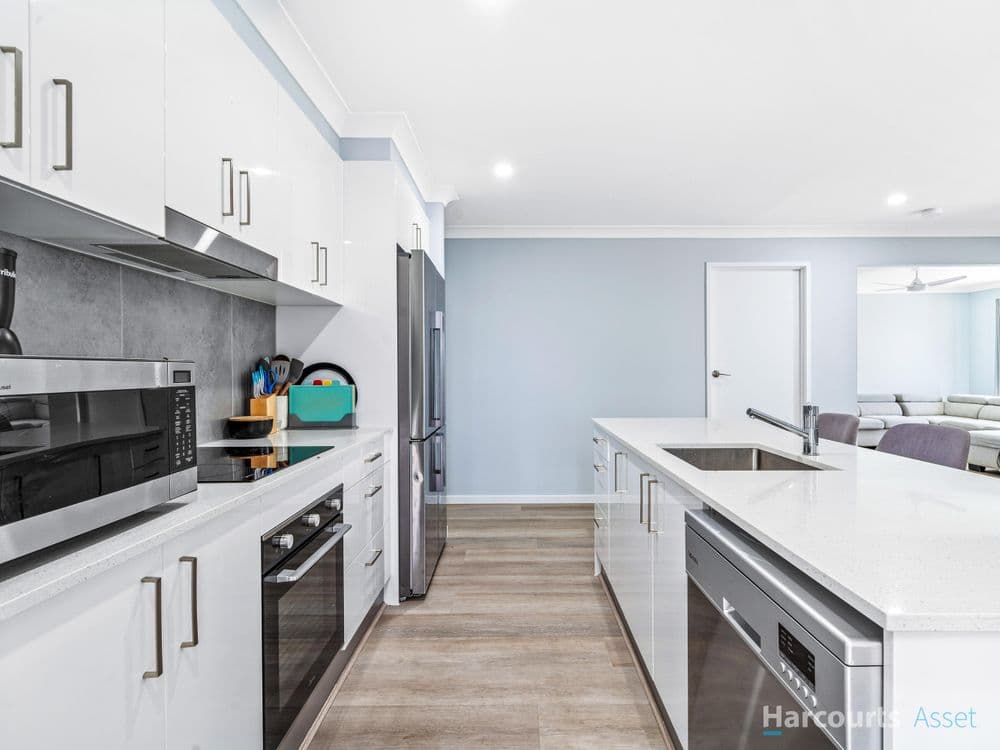 15 Conifer Avenue, BRASSALL, QLD 4305, Brassall - Thumbnail 4